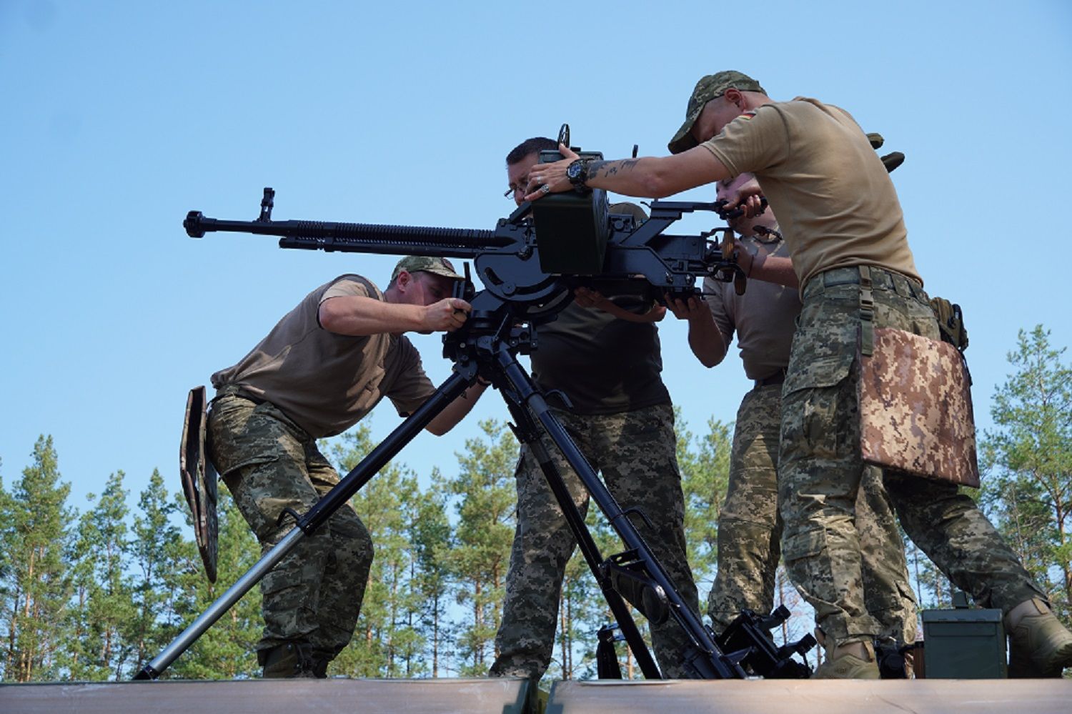 ОККО та "Повернись живим" передали силам ТрО повну партію з 200 крупнокаліберних кулеметів ОККО та "Повернись живим" передали силам ТрО повну партію з 200 крупнокаліберних кулеметів