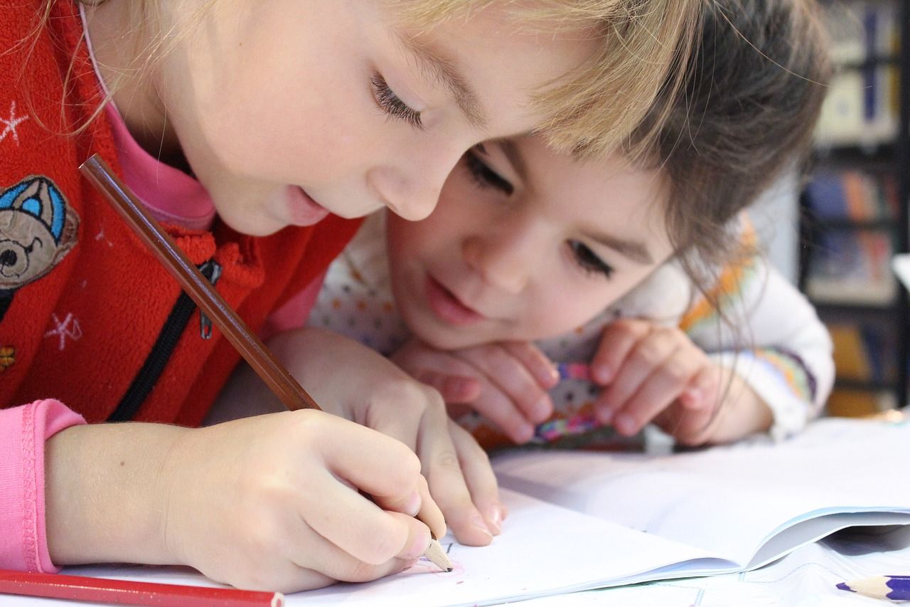 Як будуть навчатися в школах українські діти, які за кордоном - уряд оголосив новий формат