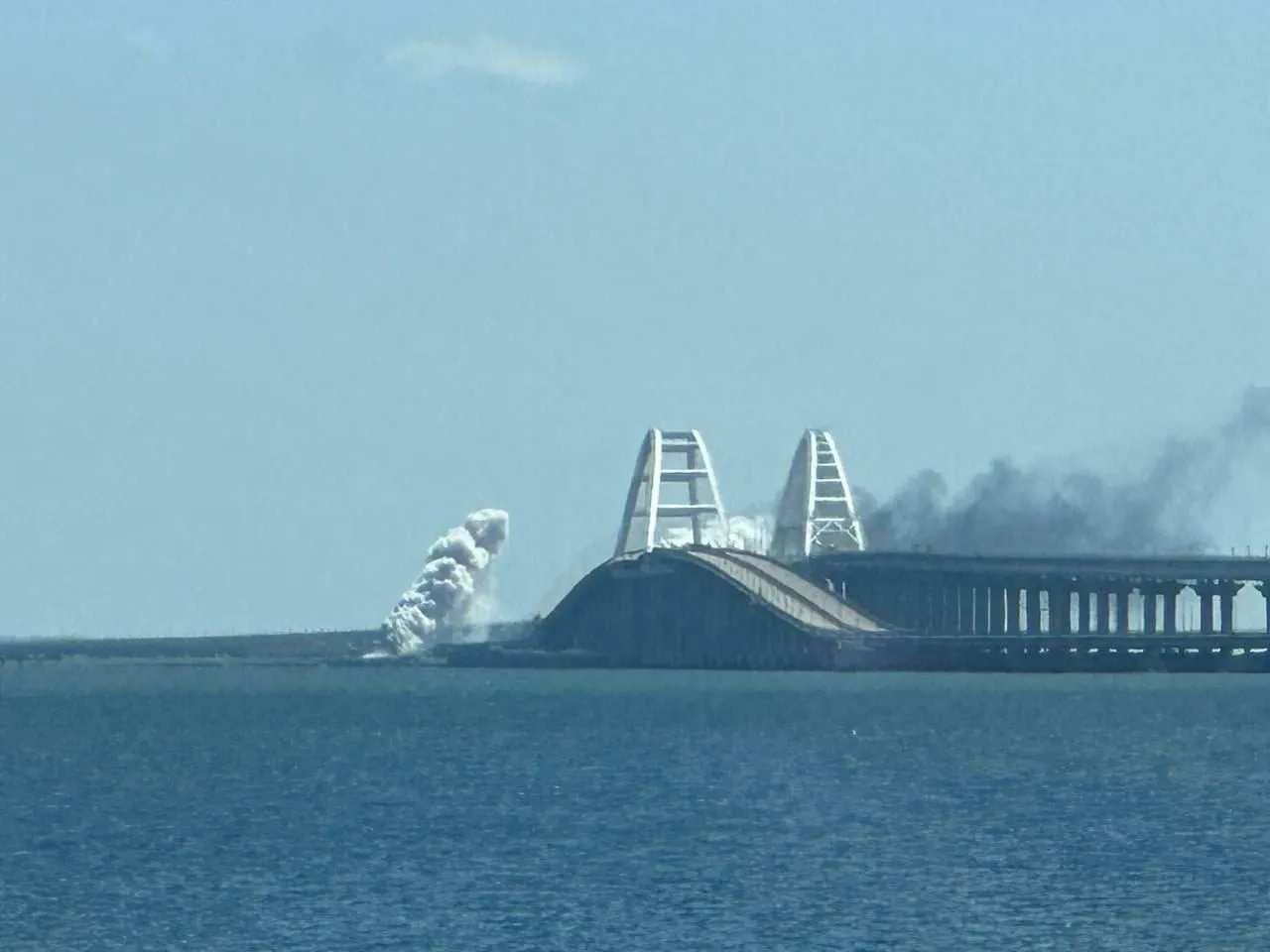 Дымовые завесы на Крымском мосту