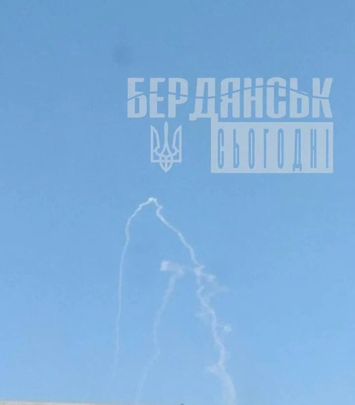 Дим у небі над Бердянськом після вибуху Дим у небі над Бердянськом після вибуху