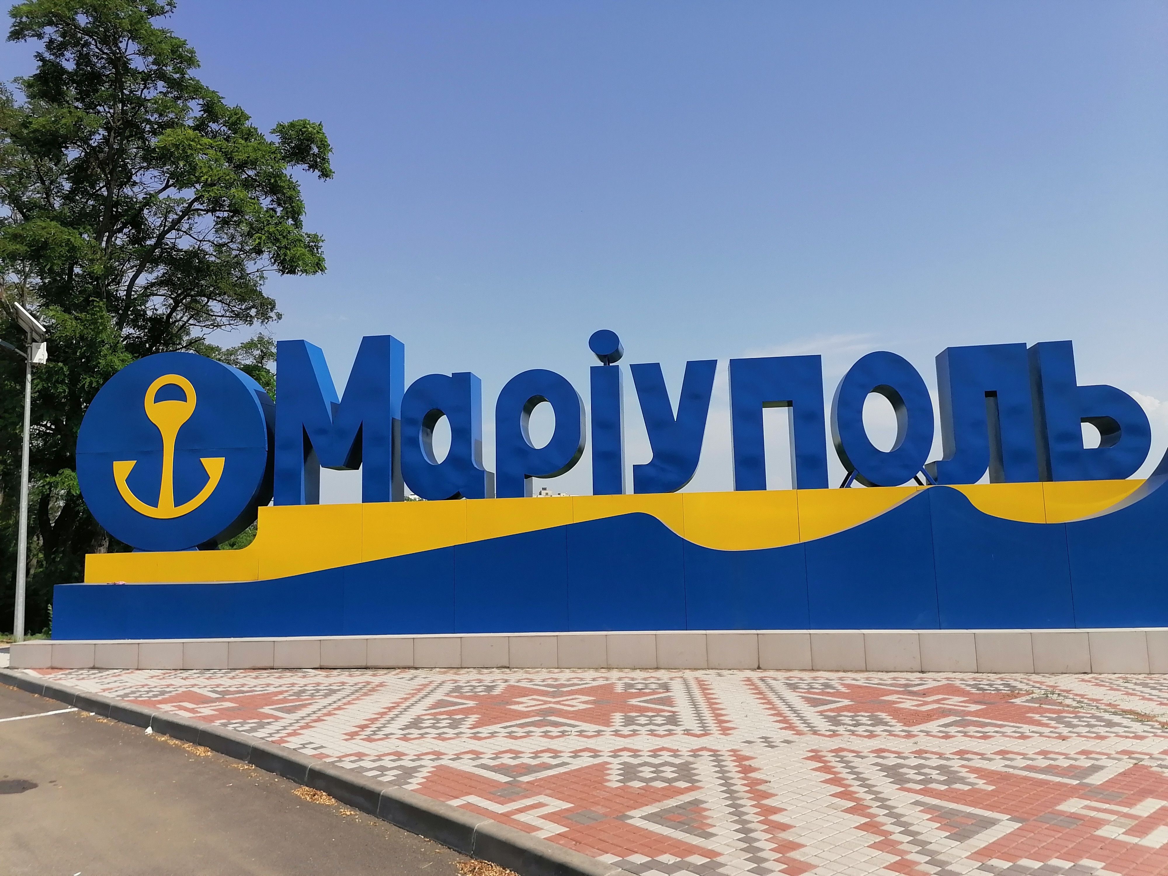 Экономические проблемы затронули и самих россиян в Мариуполе