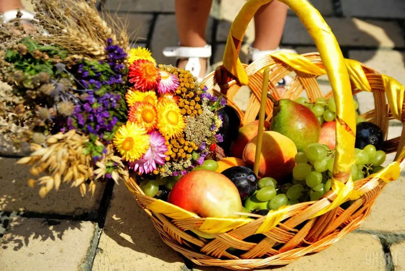 Корзина с фруктами Корзина с фруктами