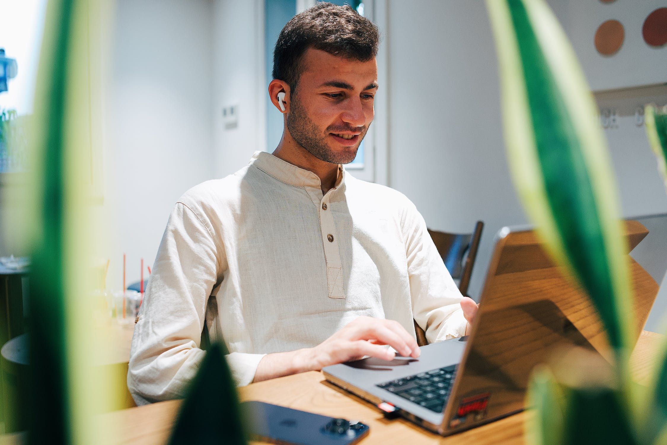 Выпускают ли студентов за границу - сколько мужчин хотят выехать на обучение Выпускают ли студентов за границу - сколько мужчин хотят выехать на обучение