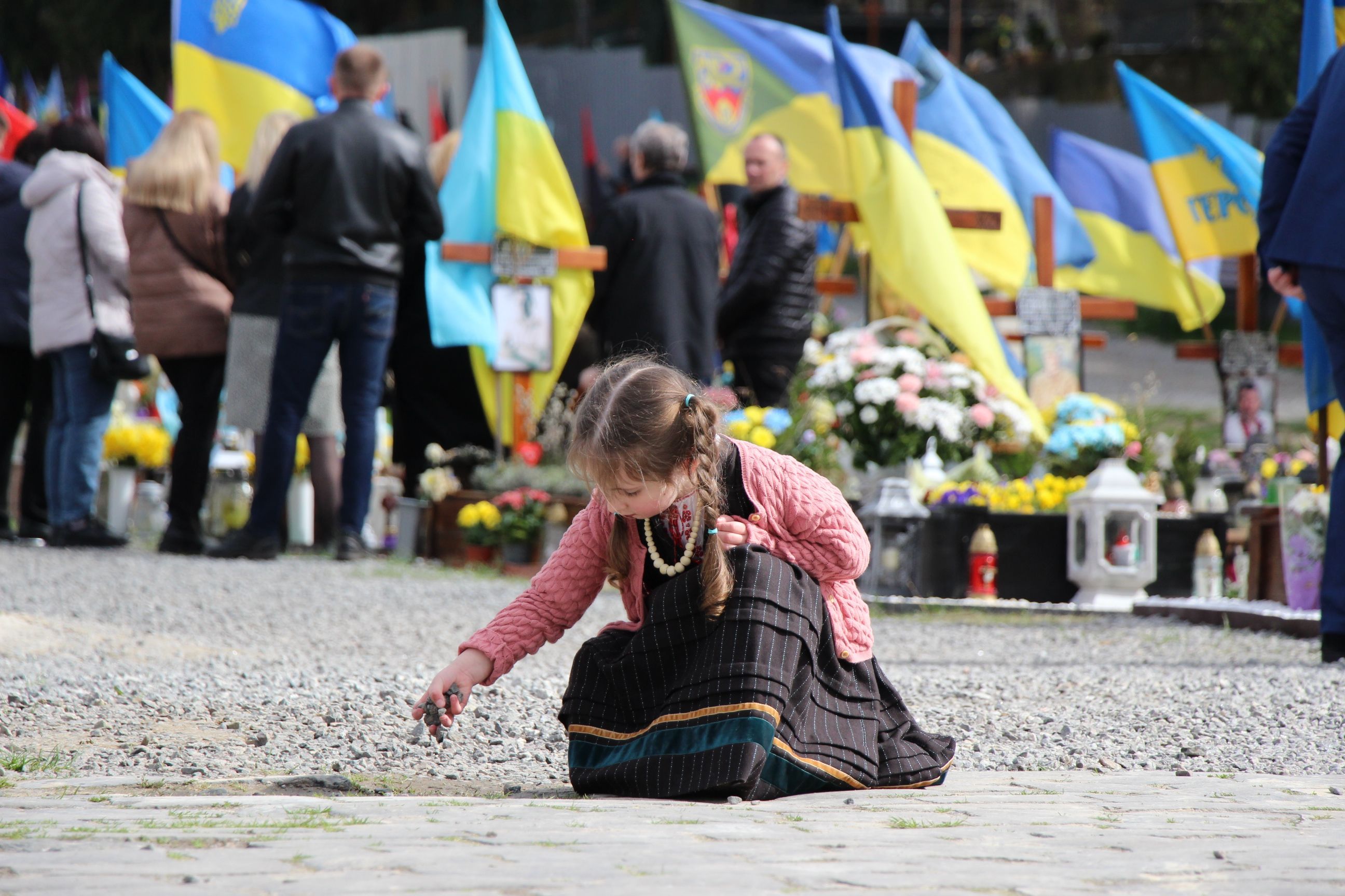 У Львові вводять виплати для дітей, чиї батьки загинули на війні - 24 Канал