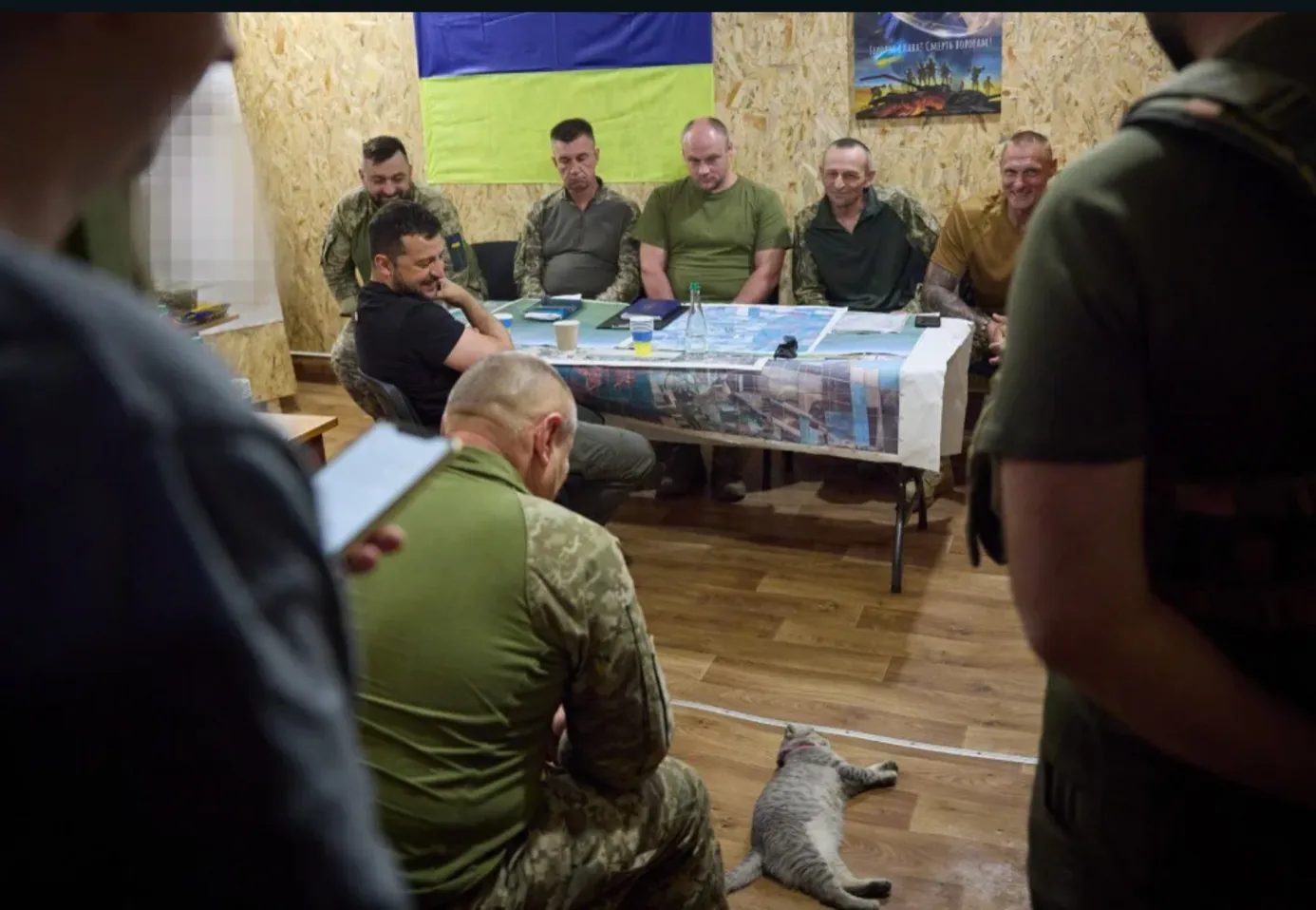 Зеленский встретился с военными и котом