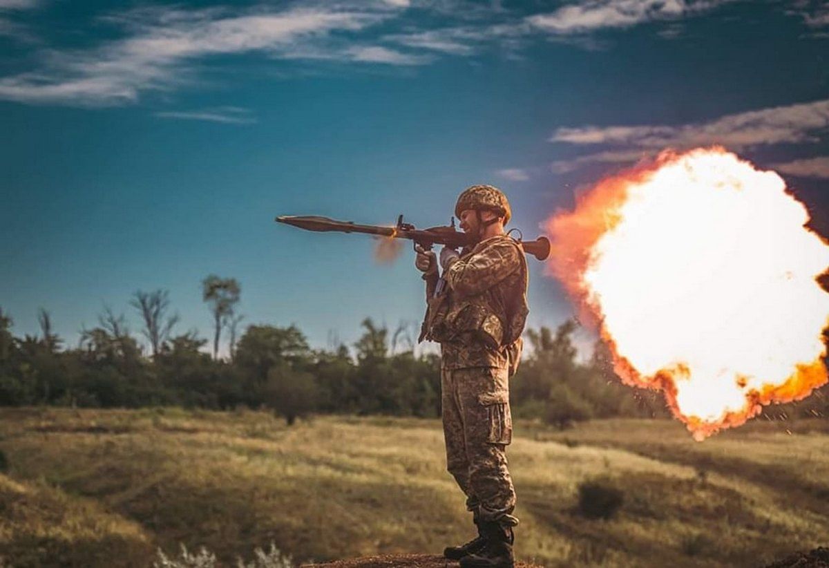 Українські військові тримають оборону Українські військові тримають оборону