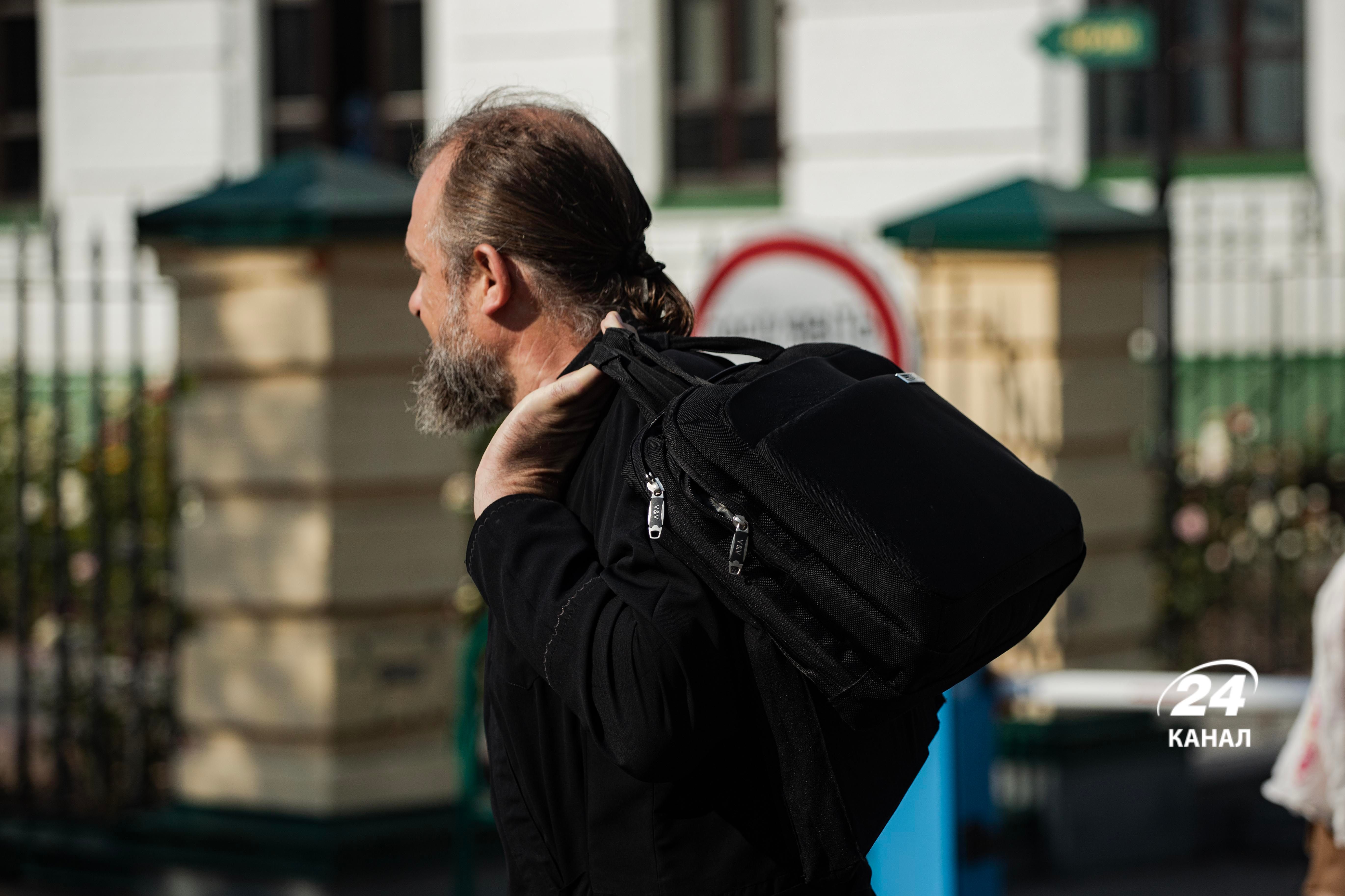 Как из Лавры выгоняли попов УПЦ МП: фоторепортаж, который войдет в историю - 24 Канал Как из Лавры выгоняли попов УПЦ МП: фоторепортаж, который войдет в историю - 24 Канал