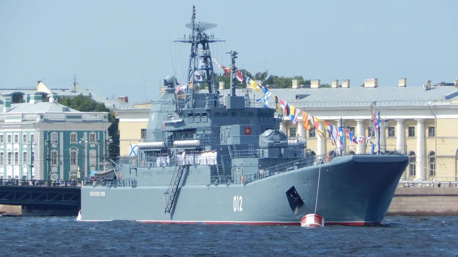 Российский десантный корабль "Оленегорский горняк"