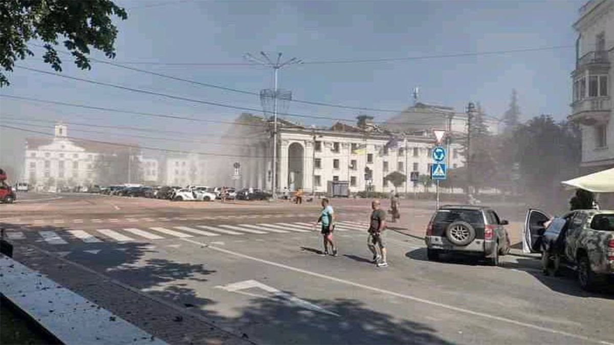 В Чернигове ракета попала во дворец культуры на центральной площади, – МВД - 24 Канал