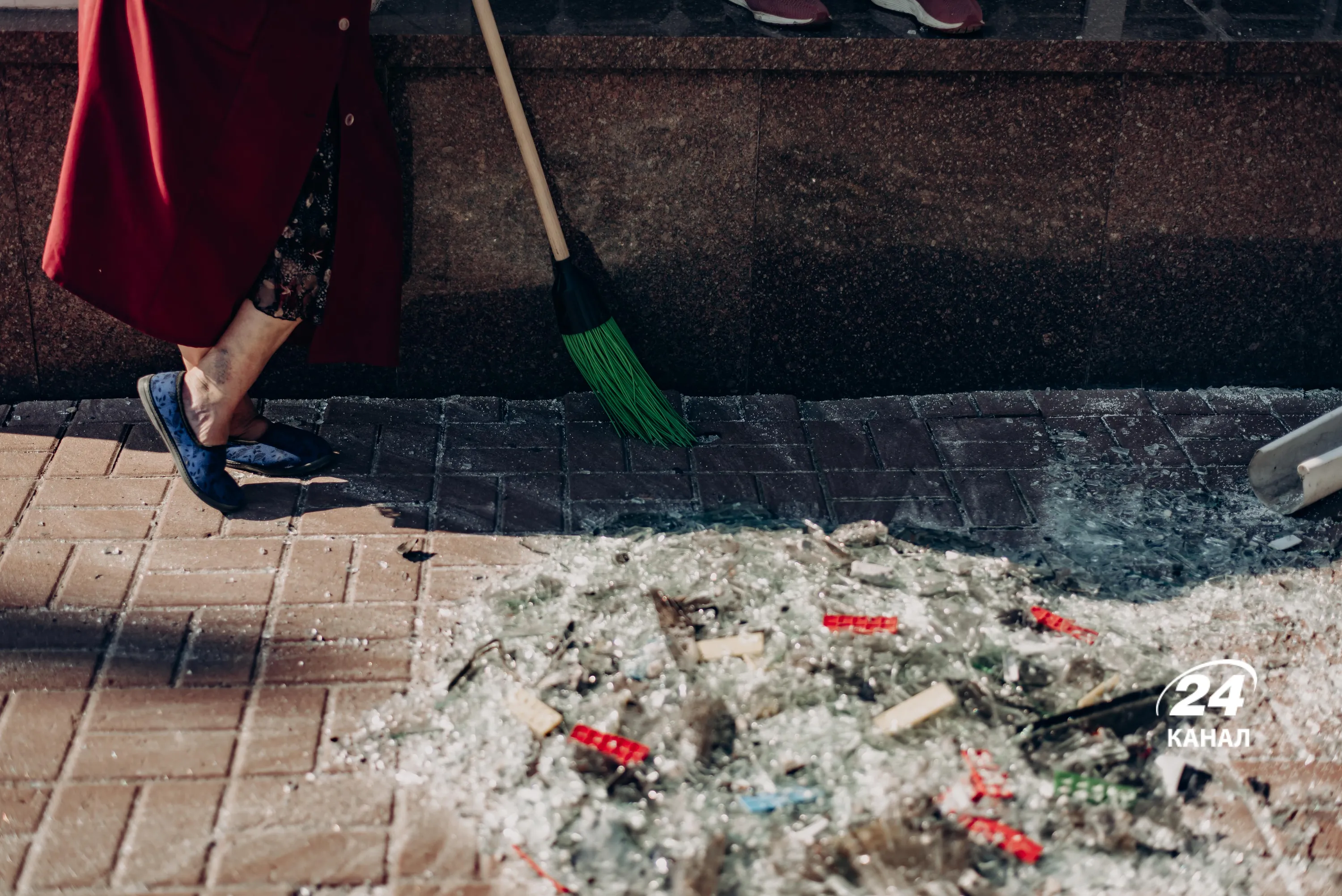 Терористичний удар по Чернігову: що відбувається на місці ворожої атаки – ексклюзивний репортаж