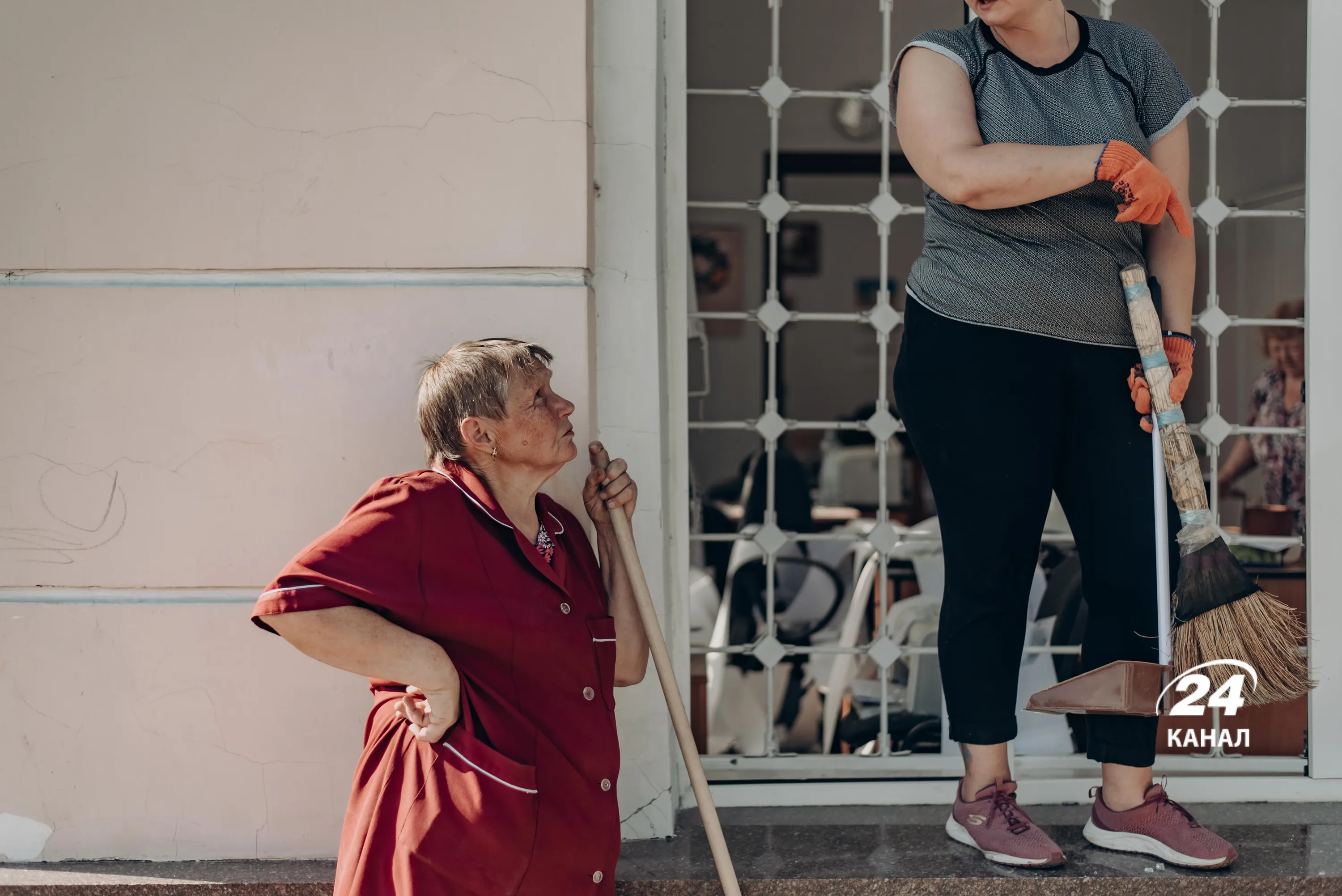 Терористичний удар по Чернігову: що відбувається на місці ворожої атаки – ексклюзивний репортаж