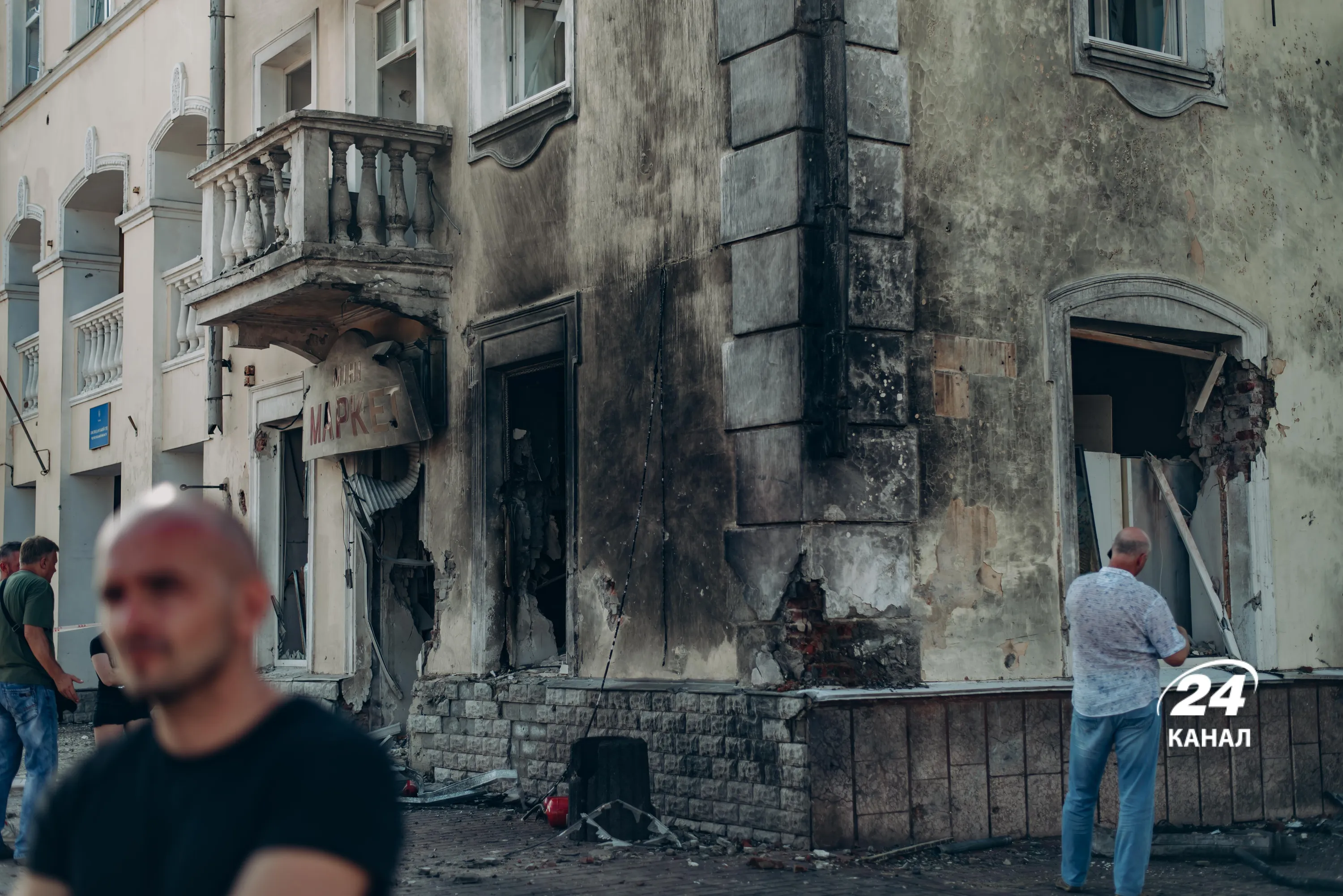 Терористичний удар по Чернігову: що відбувається на місці ворожої атаки – ексклюзивний репортаж Терористичний удар по Чернігову: що відбувається на місці ворожої атаки – ексклюзивний репортаж