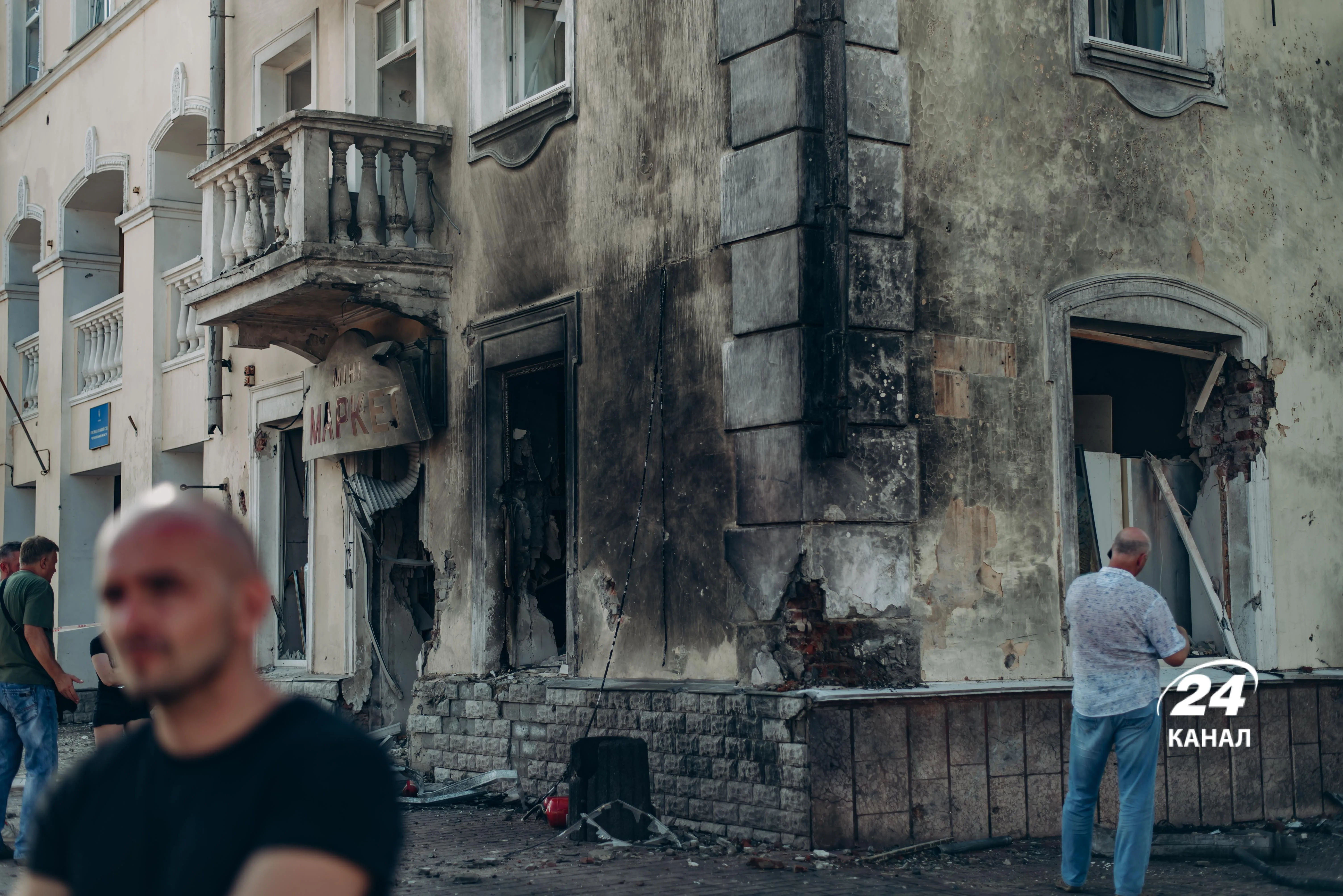 Террористический удар по Чернигову: что происходит на месте атаки – эксклюзивный репортаж