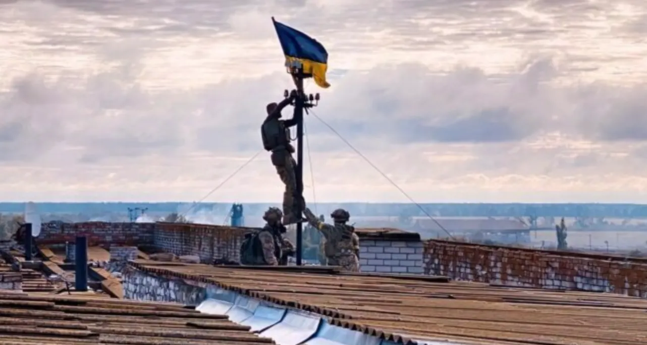 ВСУ устанавливают флаг на уволенной Херсонщине