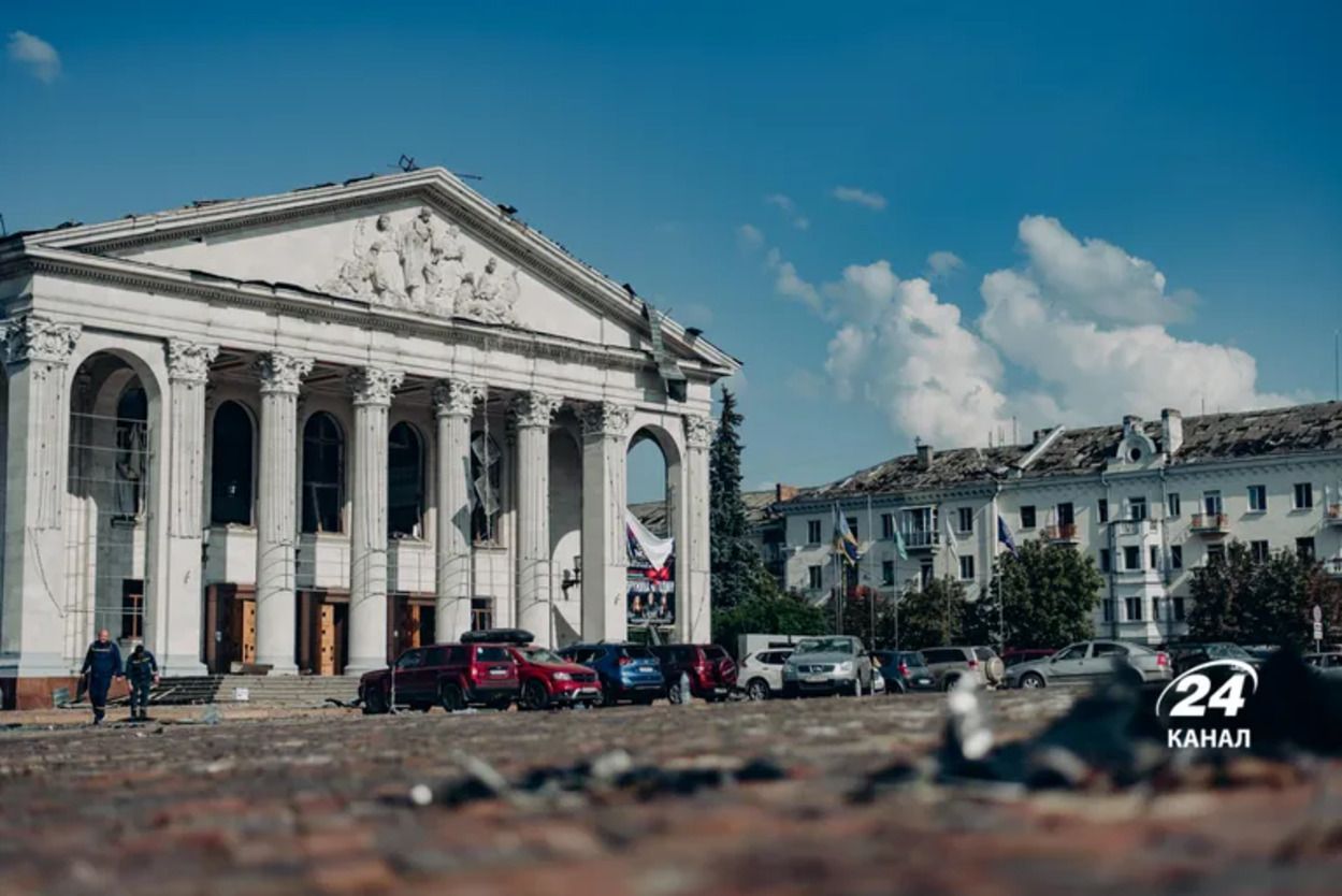 Удар по драмтеатру Чернигова 19.08.2023 - ракету Искандер настроили на взрыв в воздухе - 24 Канал Удар по драмтеатру Чернигова 19.08.2023 - ракету Искандер настроили на взрыв в воздухе - 24 Канал