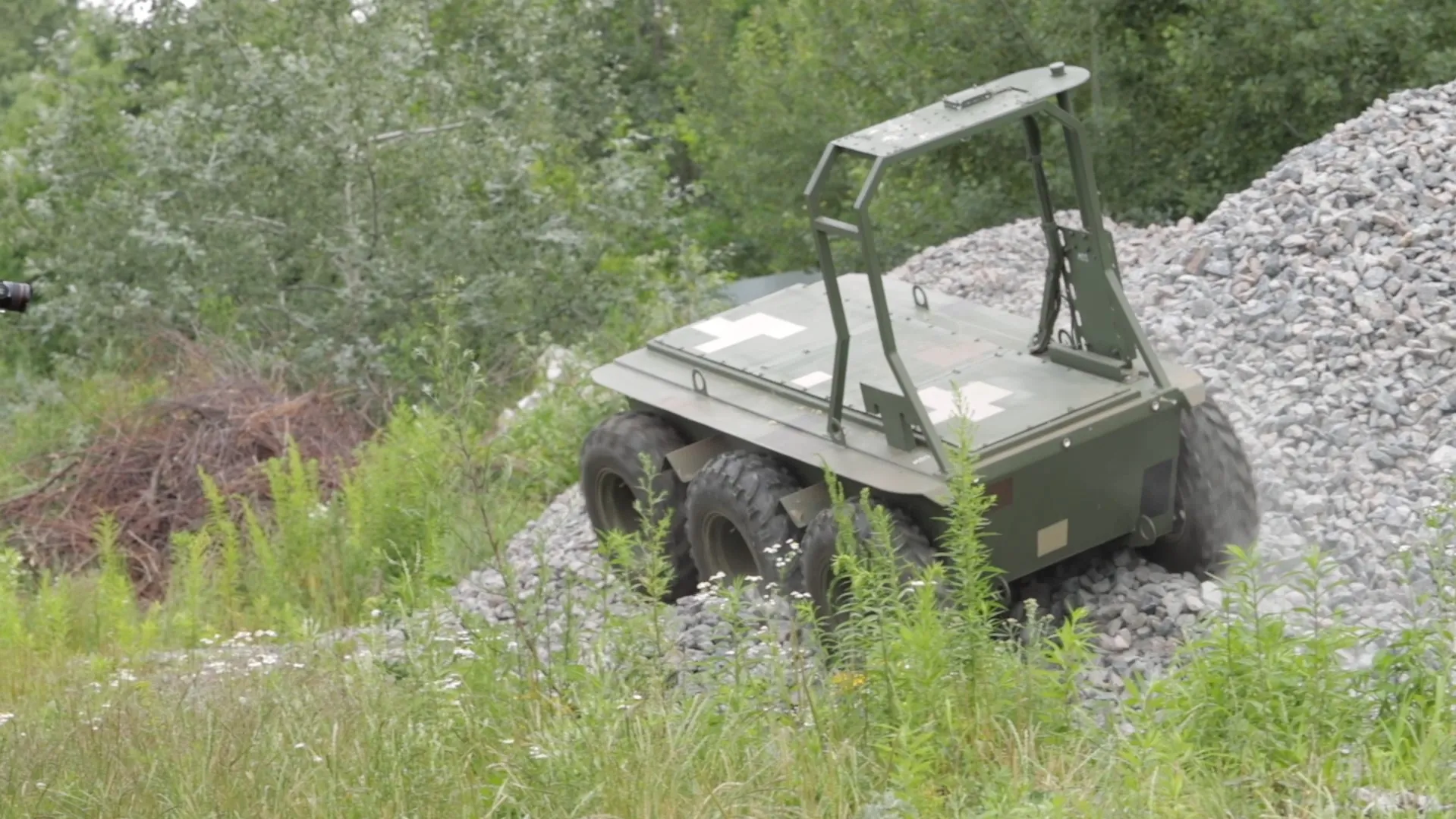 Роботизированная платформа способна преодолевать много препятствий Роботизированная платформа способна преодолевать много препятствий