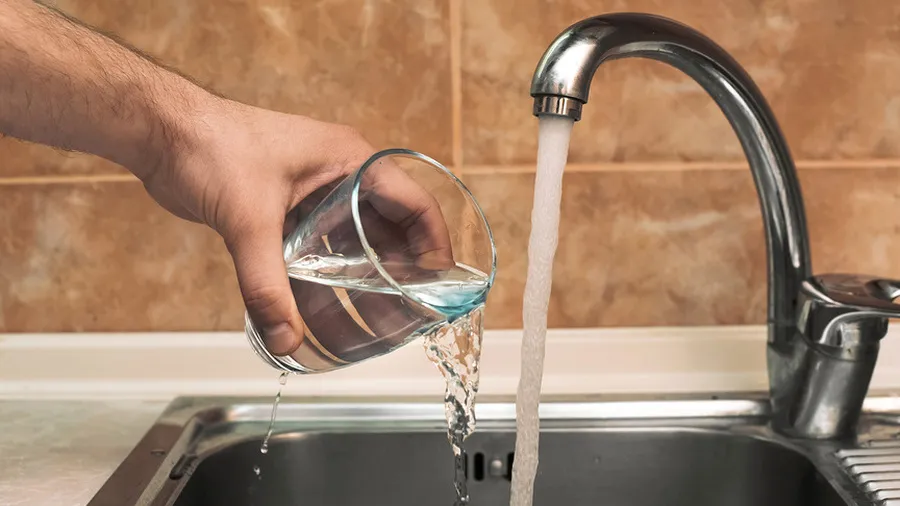 Увімкнений кран Увімкнений кран