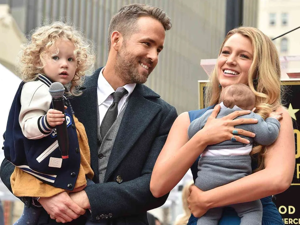 Райан Рейнольдс и Блейк Лайвли вместе с детьми / Filmmagic Райан Рейнольдс и Блейк Лайвли вместе с детьми / Filmmagic