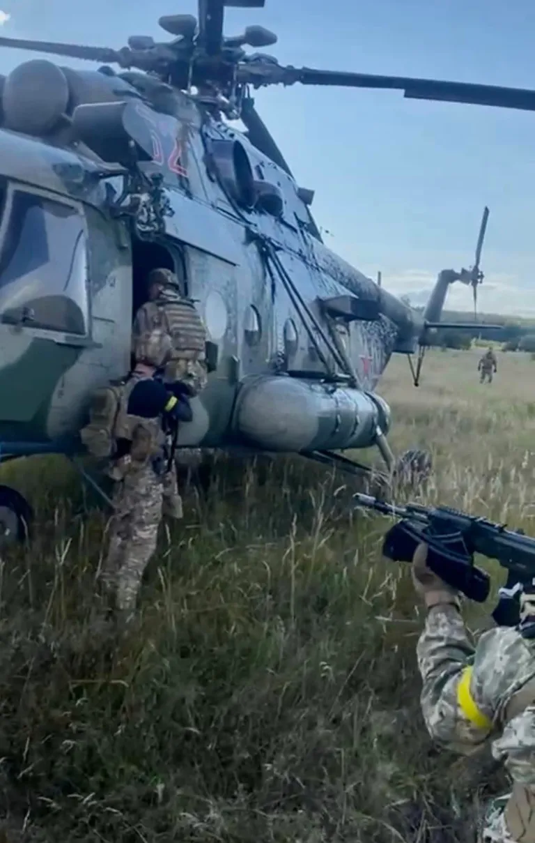 Вертоліт Мі-8 росіян, який переманило ГУР