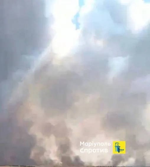 Небо Мариуполя после взрывов