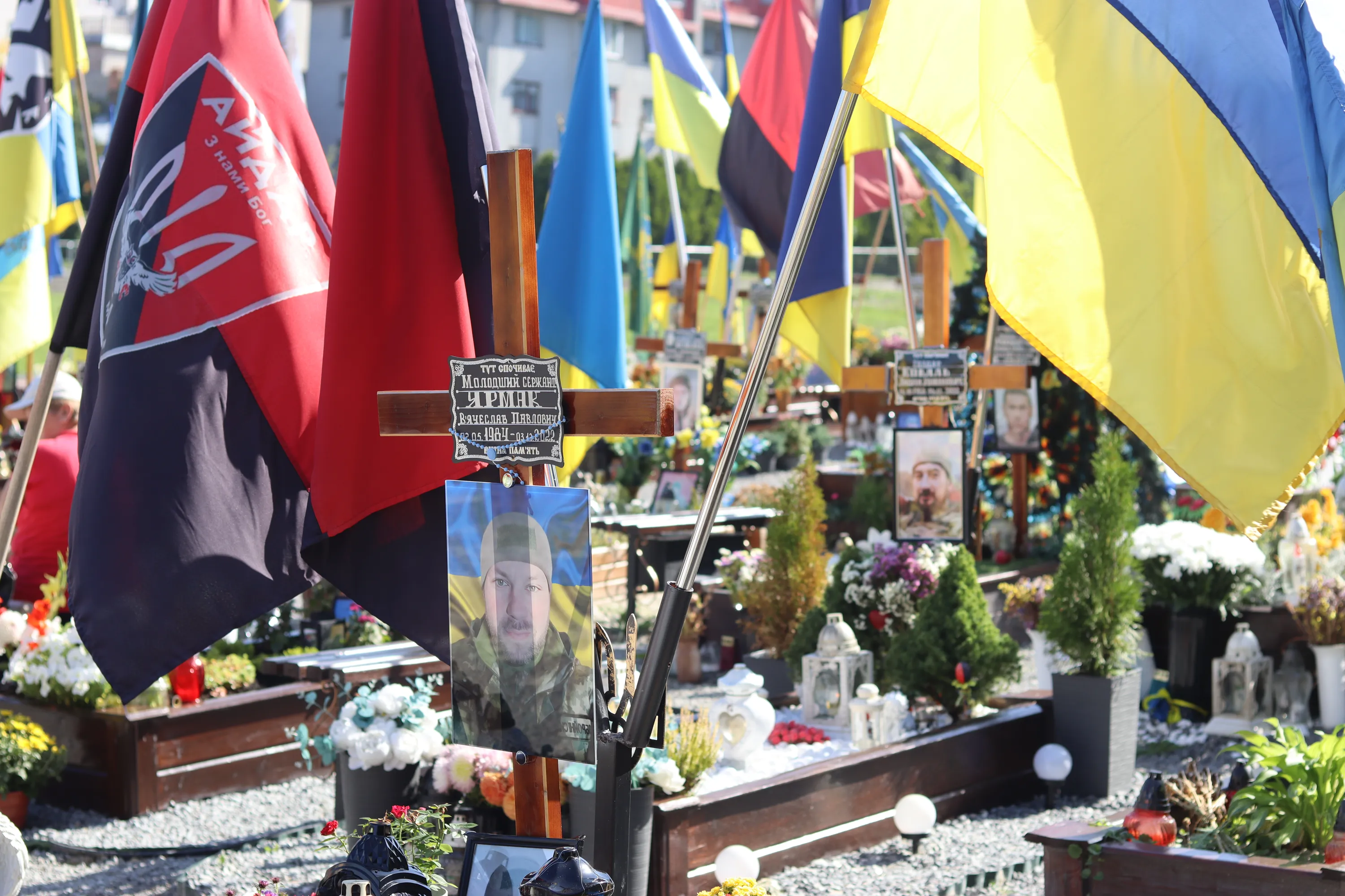 Могила В'ячеслава Ярмака