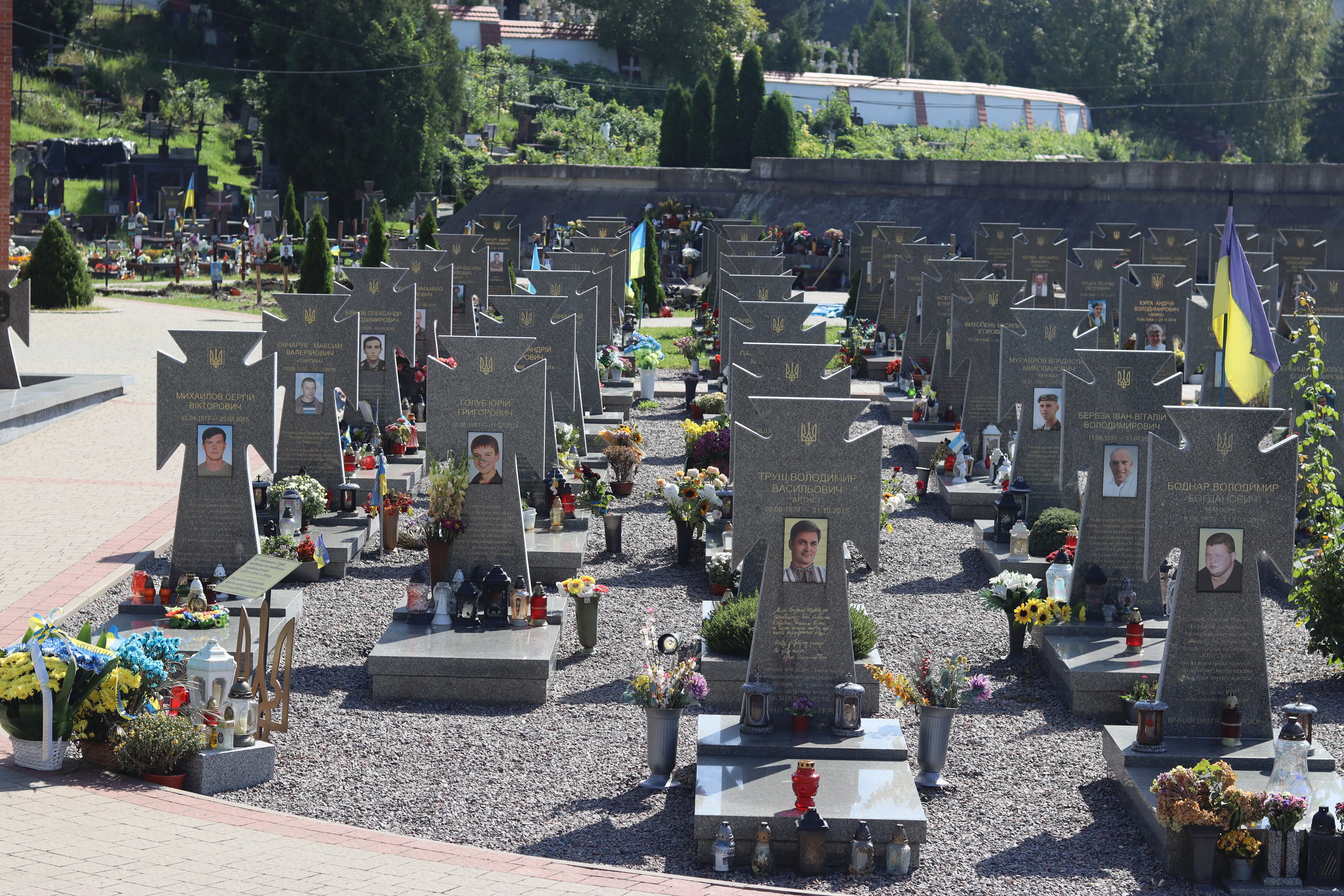 Могили ветеранів АТО Могили ветеранів АТО