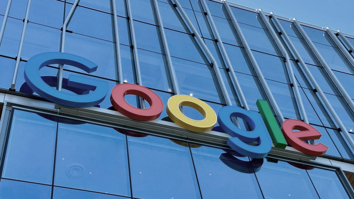 Google Pixel 8 Pro показався на офіційній фотографії від виробника Google Pixel 8 Pro показався на офіційній фотографії від виробника