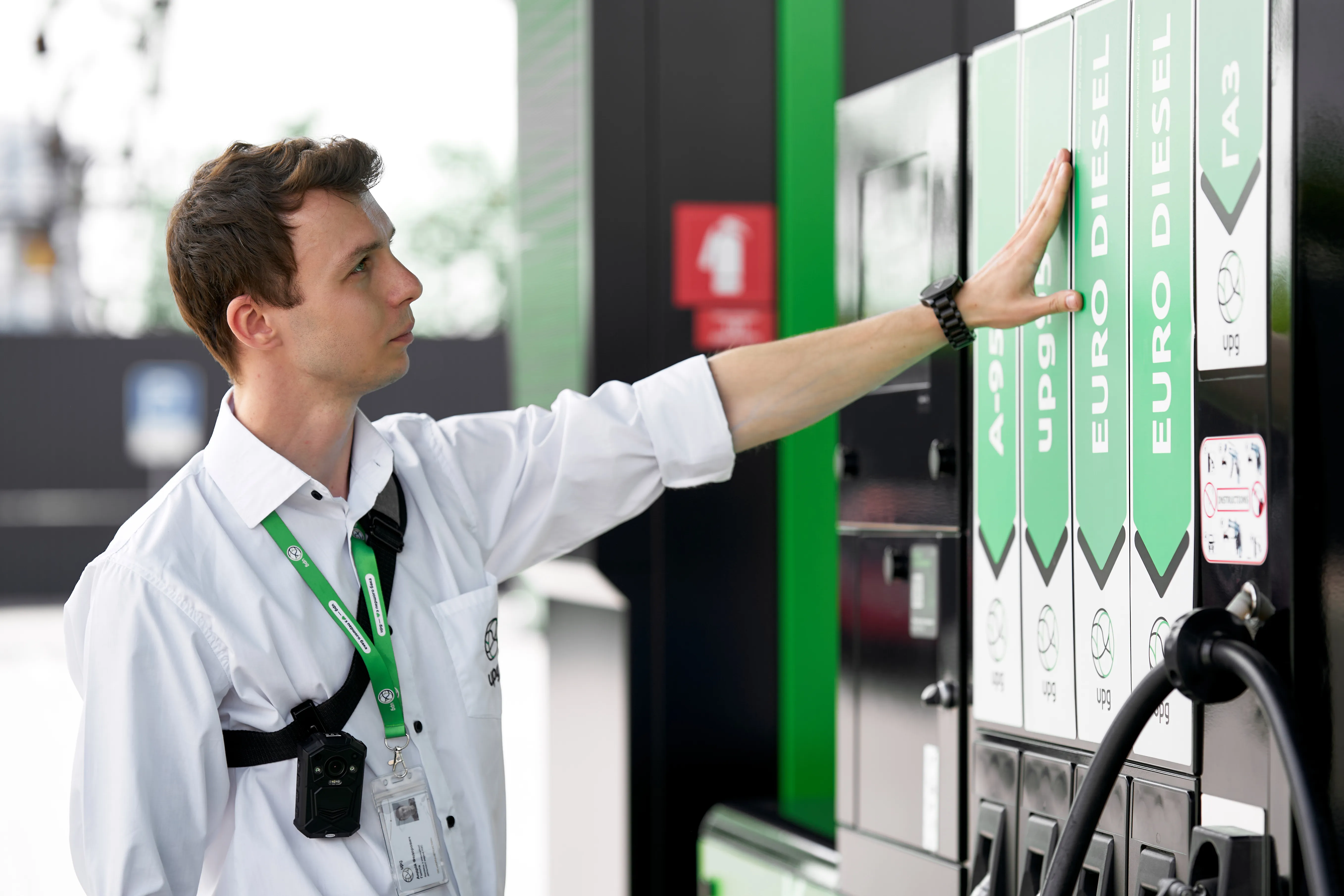 Спеціальні наліпки допомагають відвідувачам зорієнтуватися на АЗК Спеціальні наліпки допомагають відвідувачам зорієнтуватися на АЗК