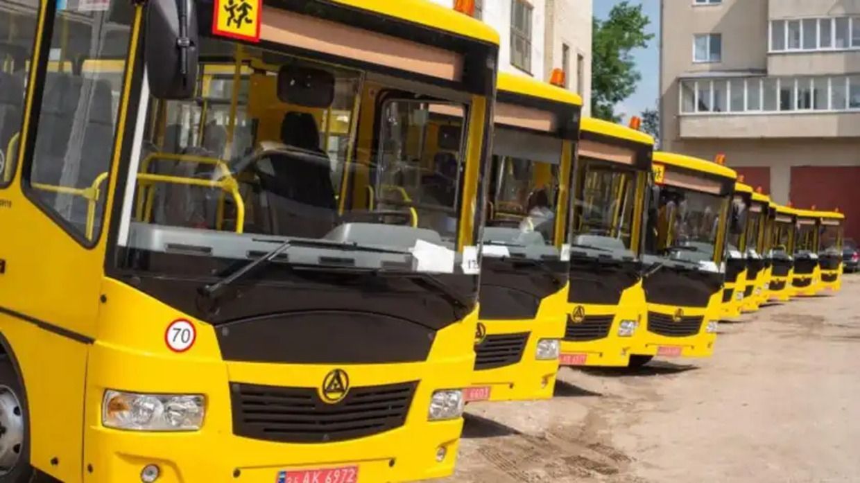 Через Prozorro Market купують сотні шкільних автобусів