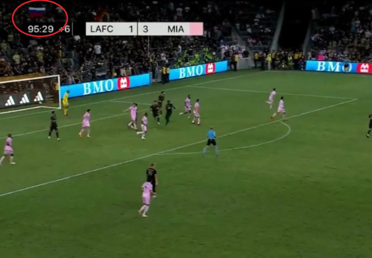 Прапор Росії на матчі Лос-Анджелес – Інтер Маямі Прапор Росії на матчі Лос-Анджелес – Інтер Маямі