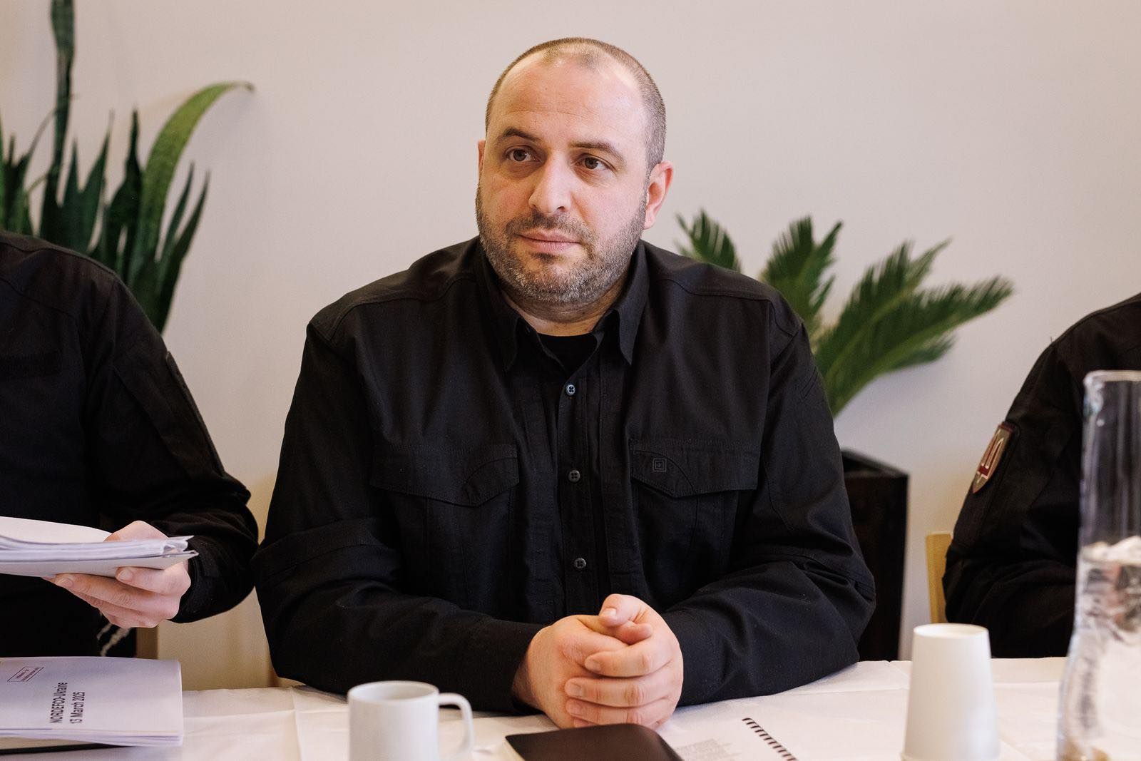 Біографія Рустема Умєрова Біографія Рустема Умєрова