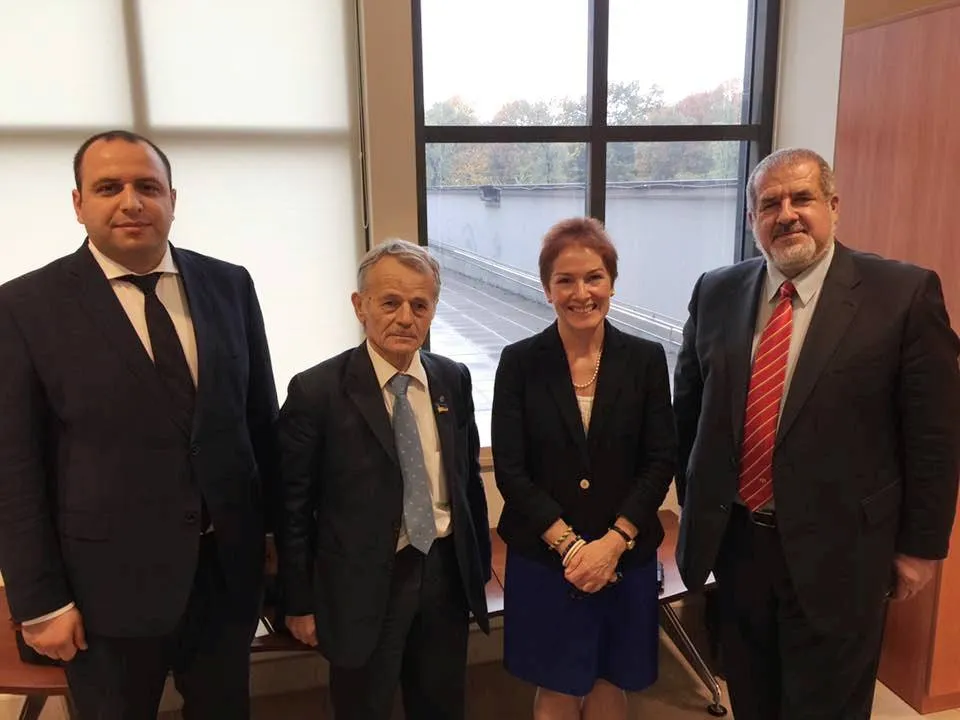 Умєров є радником Джемілєва Умєров є радником Джемілєва