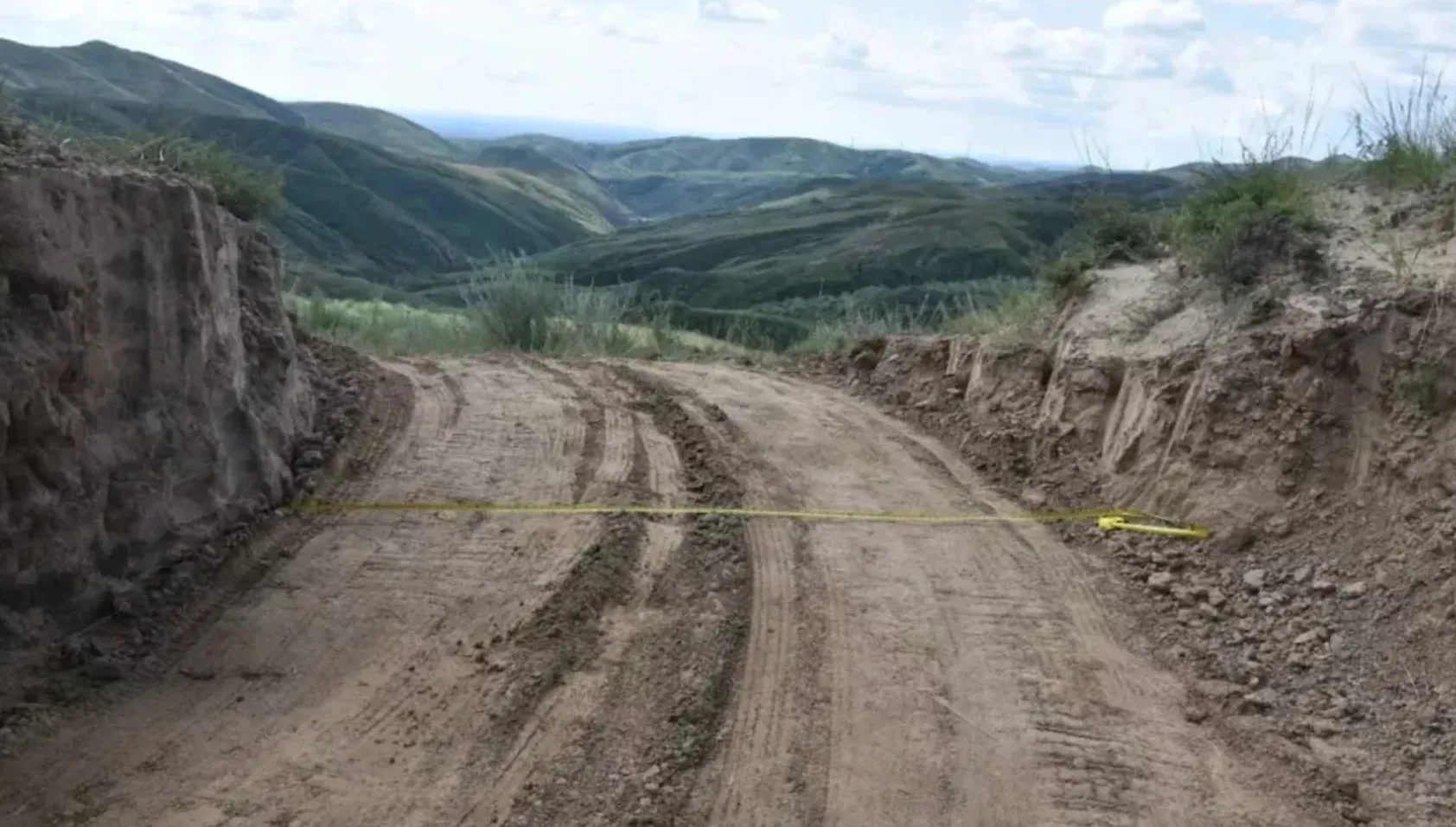 Большую китайскую стену повредили экскаватором Большую китайскую стену повредили экскаватором