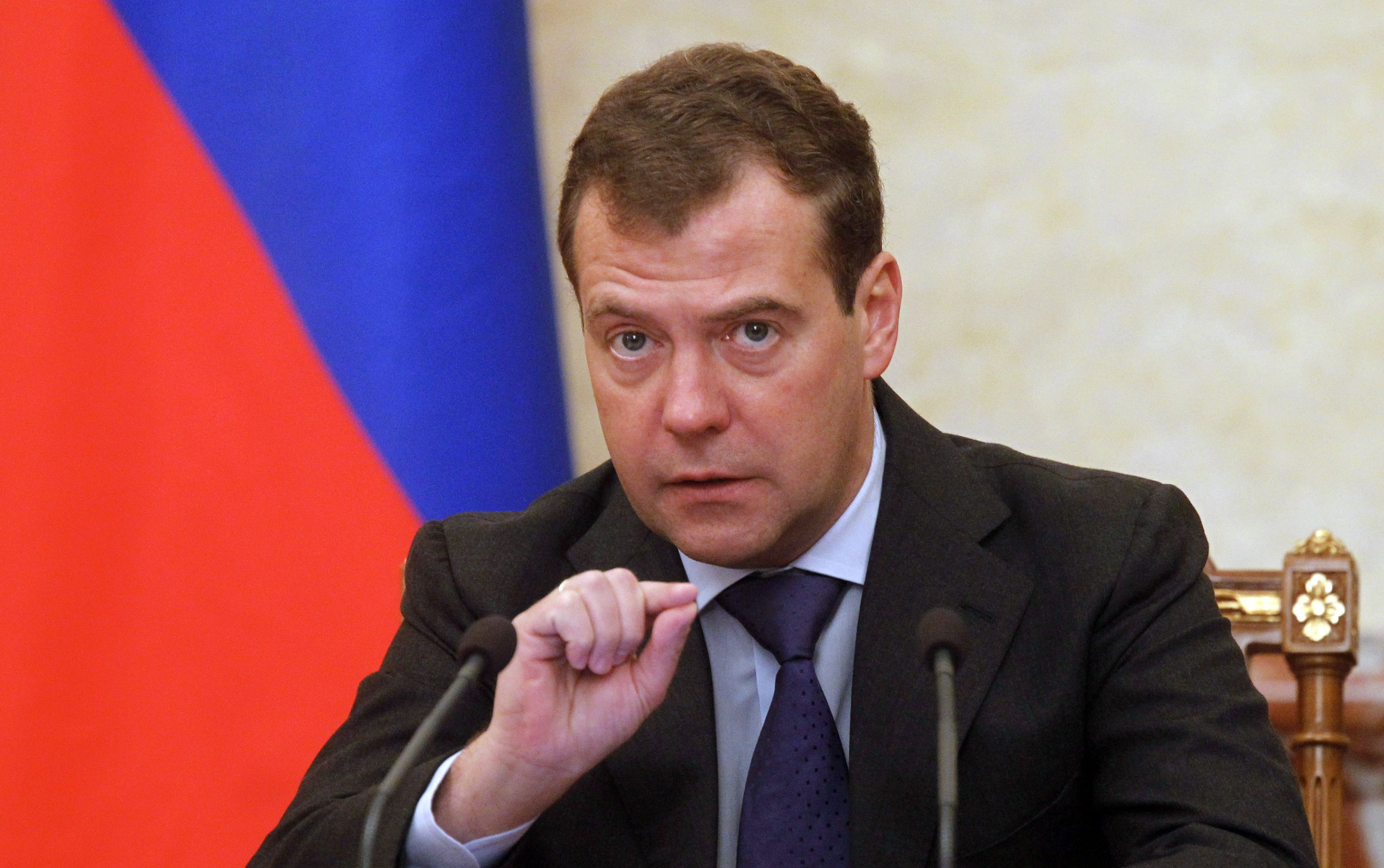 Медведев угрожает США новыми терактами