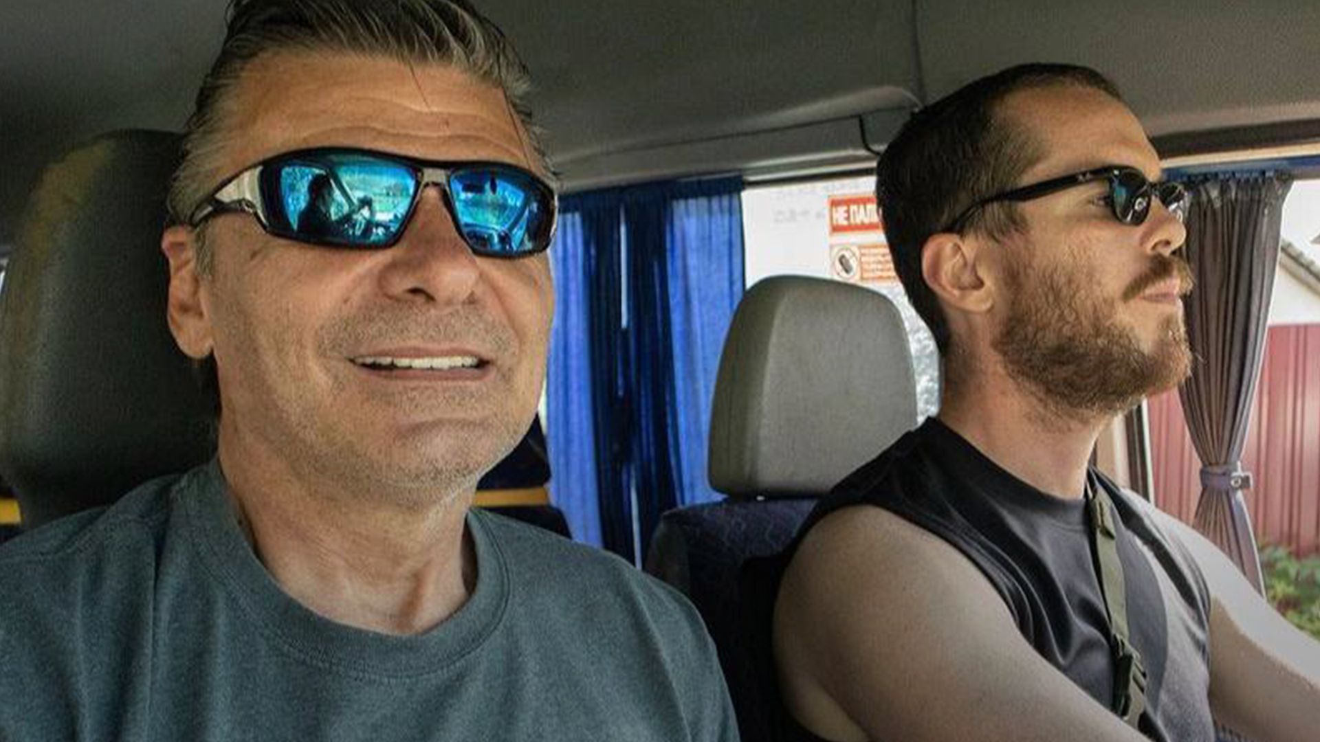 Росіяни обстріляли авто волонтерів Road to Relief на Донеччині Росіяни обстріляли авто волонтерів Road to Relief на Донеччині