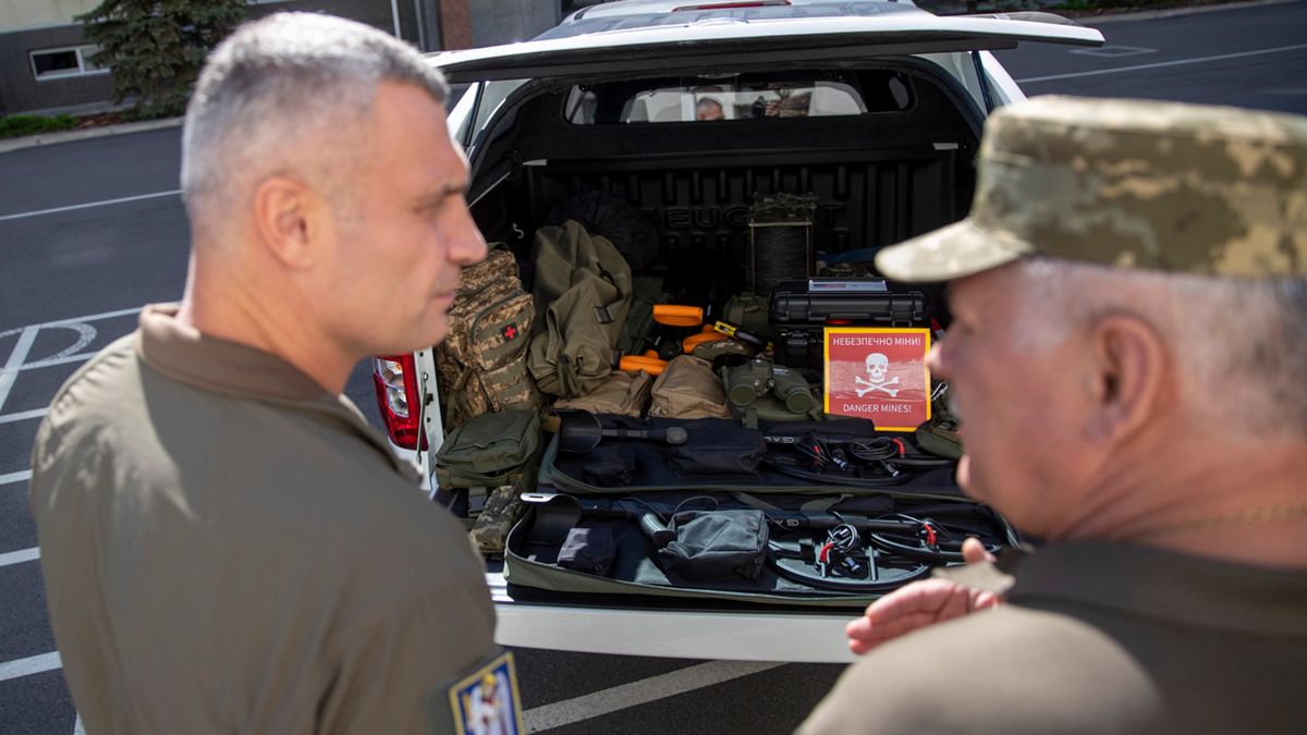 Столица продолжает увеличивать помощь защитникам, – Кличко Столица продолжает увеличивать помощь защитникам, – Кличко