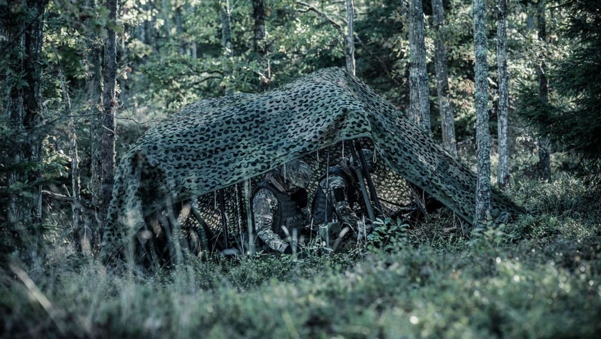 Нова камуфляжна сітка ховає військових від радарів і тепловізорів, але пропускає радіо і GPS Нова камуфляжна сітка ховає військових від радарів і тепловізорів, але пропускає радіо і GPS