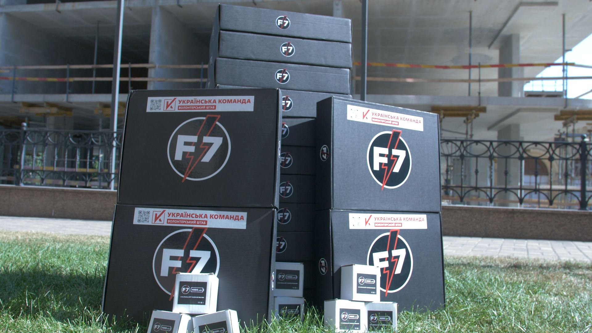 "Украинская команда" передала разведчикам из ГУР дроны-камикадзе "Украинская команда" передала разведчикам из ГУР дроны-камикадзе