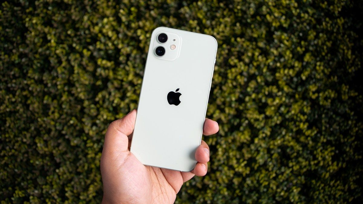 iPhone 12 вилучають з продажу в європейських країнах, звинувачуючи в радіоактивності iPhone 12 вилучають з продажу в європейських країнах, звинувачуючи в радіоактивності