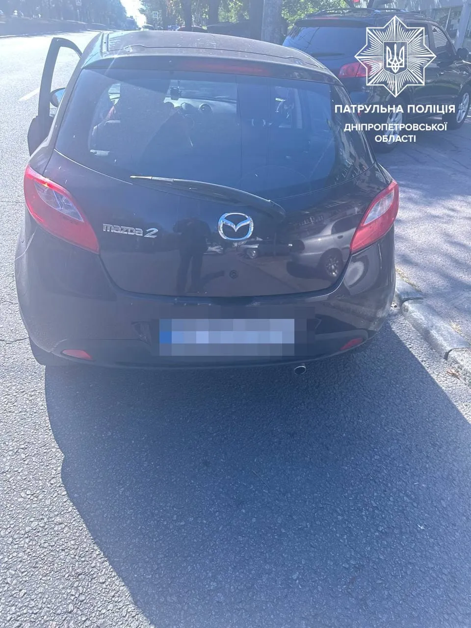 Автомобиль правонарушителя, едва не сбивший людей Автомобиль правонарушителя, едва не сбивший людей