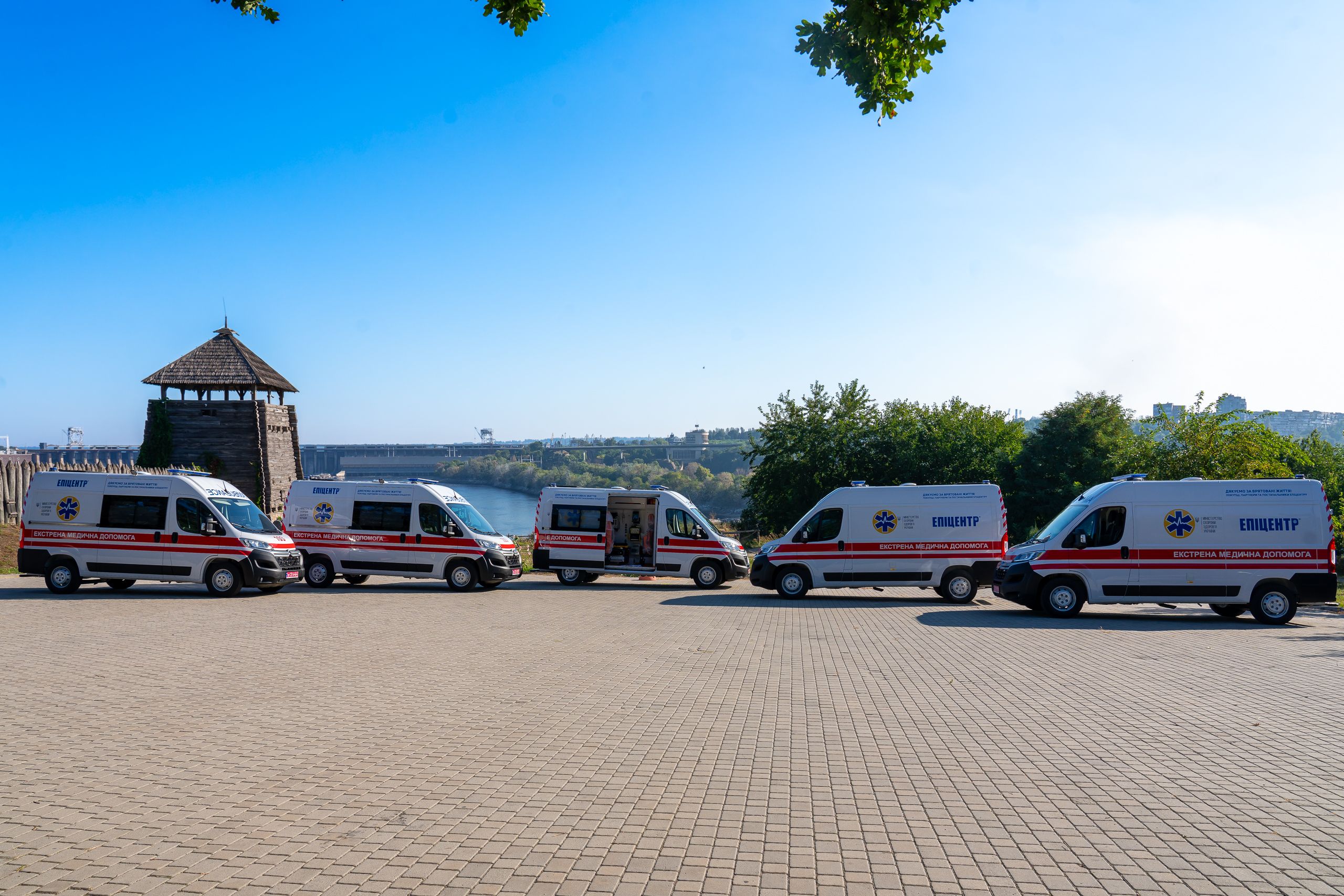 Щоб врятувати життя: Епіцентр планує до кінця року передати медикам 100 реанімобілів Щоб врятувати життя: Епіцентр планує до кінця року передати медикам 100 реанімобілів