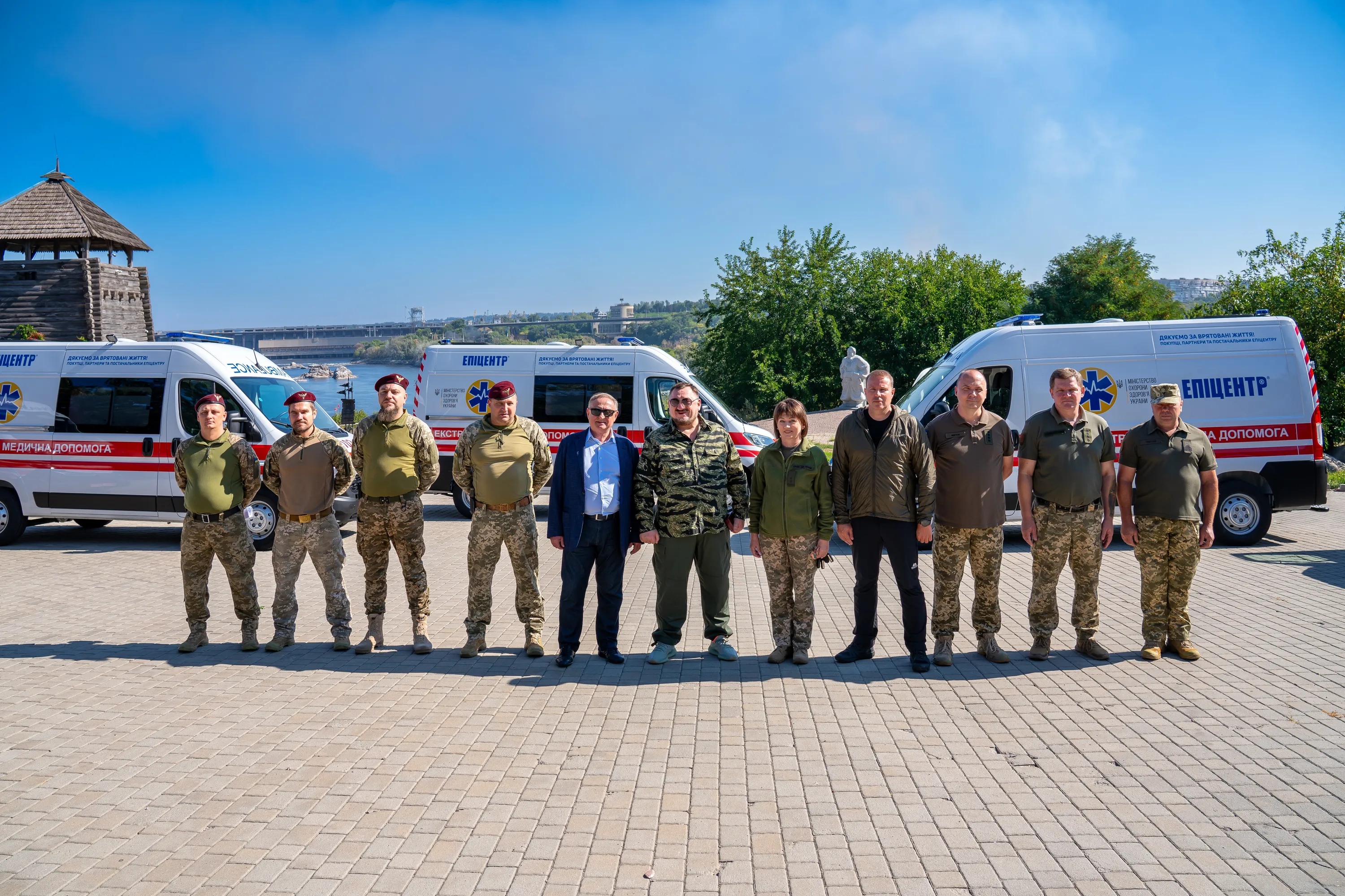 Реанімобілі - надважливі у зоні бойових дій Реанімобілі - надважливі у зоні бойових дій