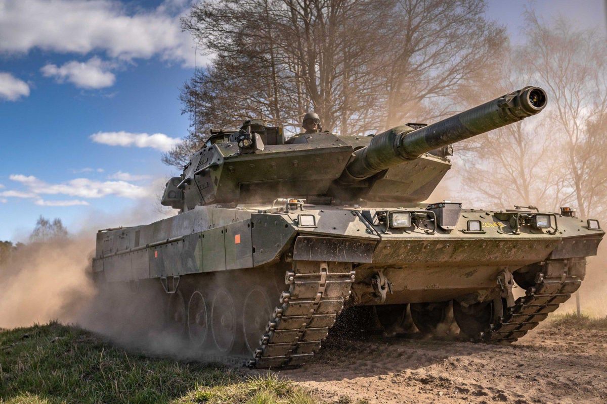 Украина получила 10 танков от Швеции