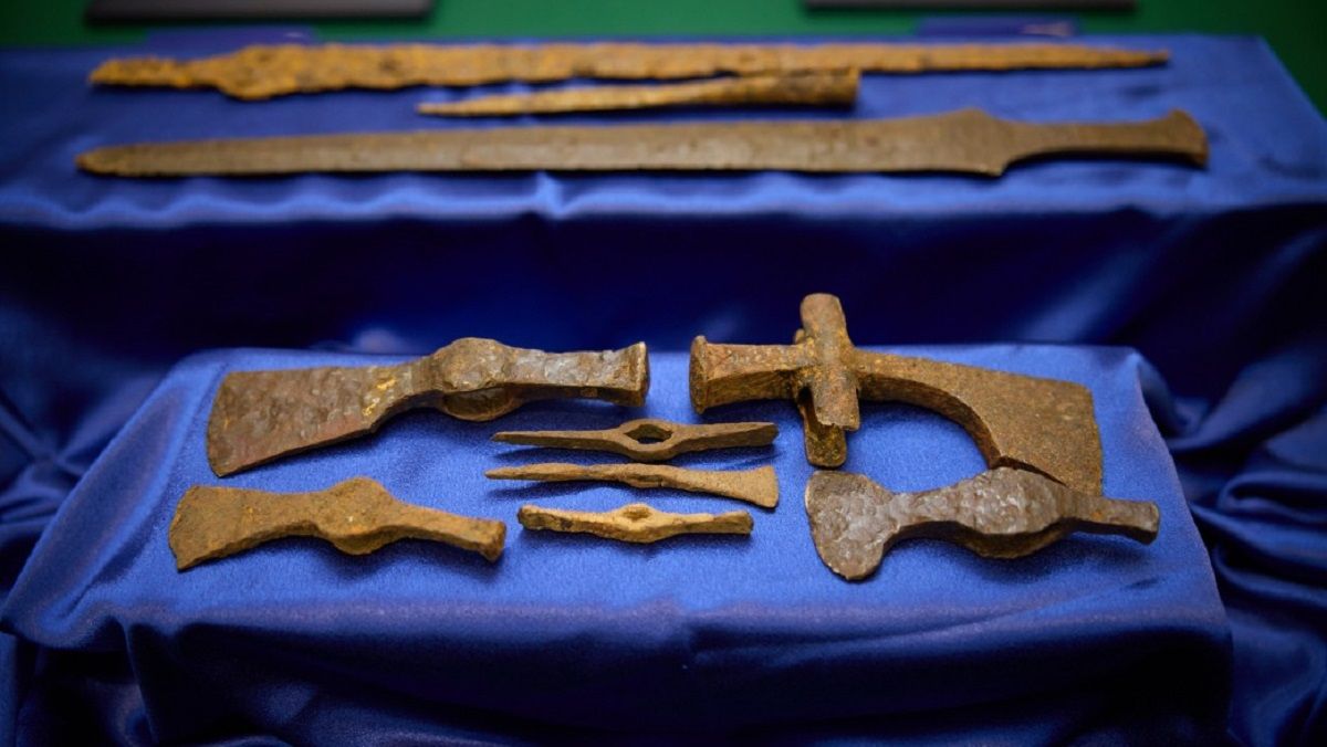 В Україну повернули історичні артефакти викрадені росіянами В Україну повернули історичні артефакти викрадені росіянами