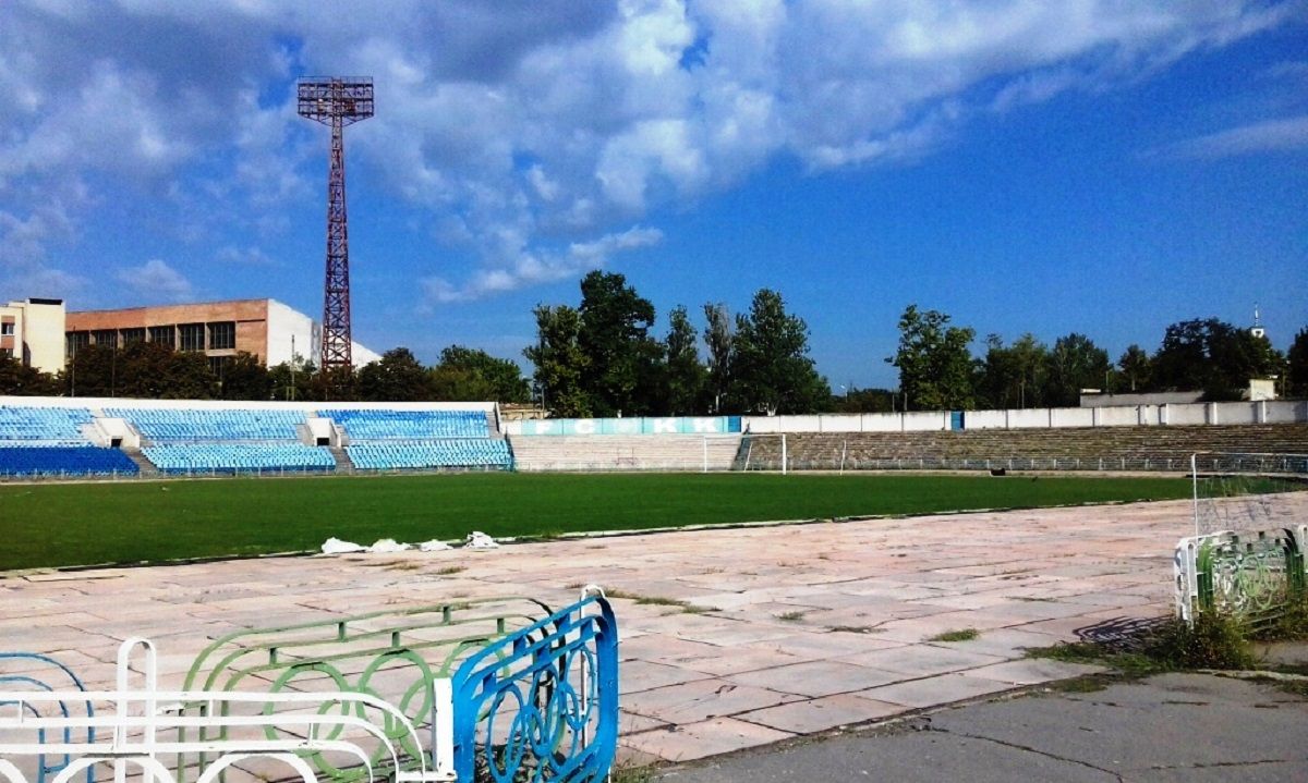 ФК Кристалл показал домашний стадион до и после оккупации