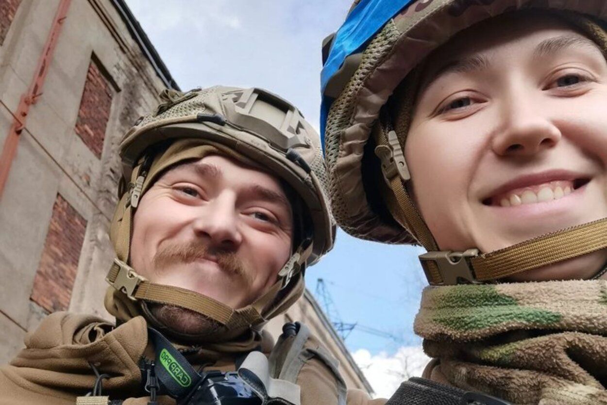 Захисники Азовсталі - військова привітала чоловіка з днем народження навіть у полоні - 24 Канал Захисники Азовсталі - військова привітала чоловіка з днем народження навіть у полоні - 24 Канал