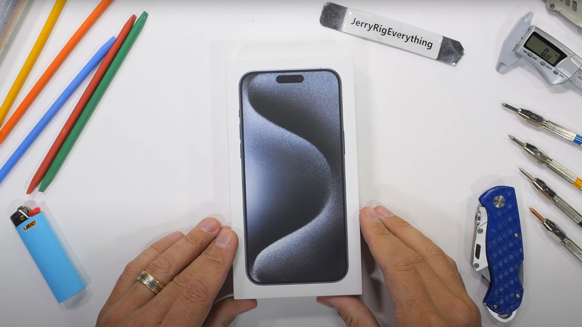 iPhone 15 Pro Max протестували на міцність iPhone 15 Pro Max протестували на міцність