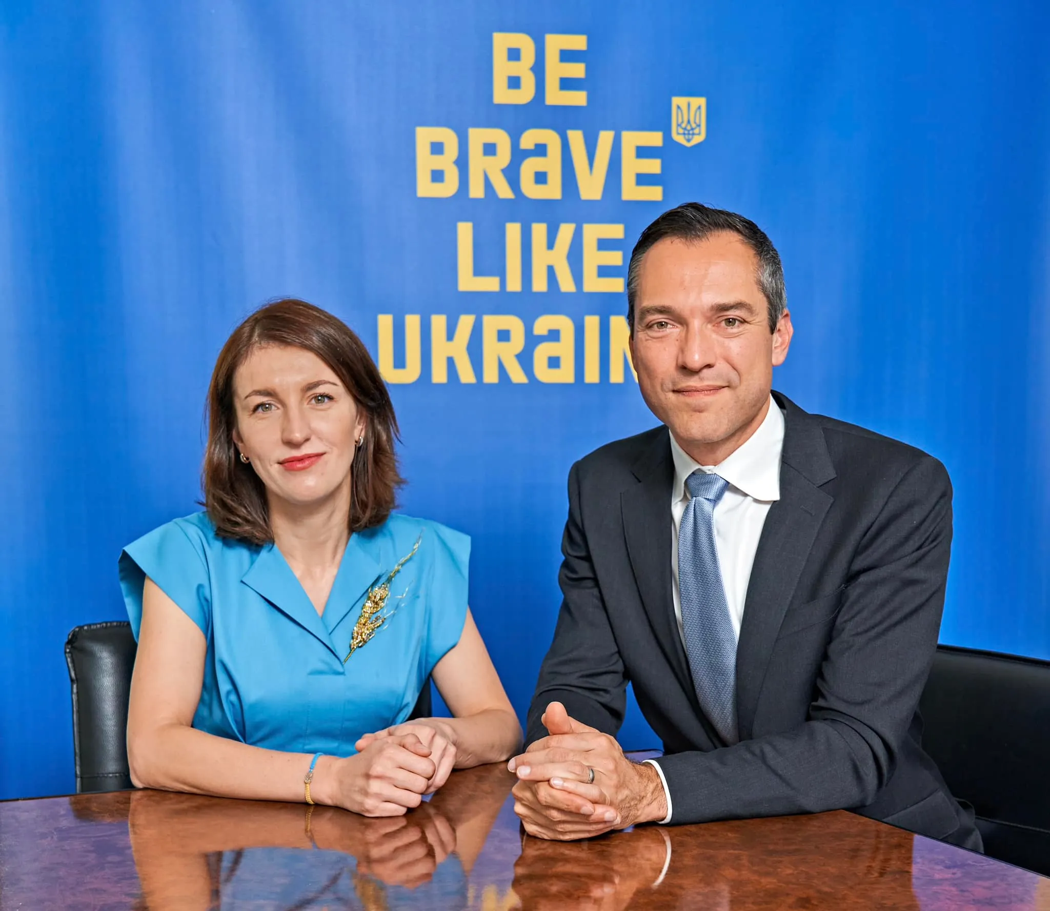 Марьяна Олеськив и Натан Блечарчик во время подписания меморандума