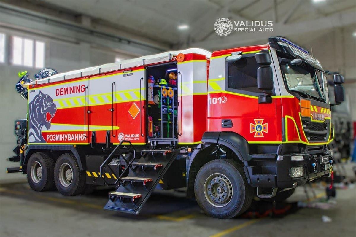 ПМ-В на базі IVECO  Validus Special Auto вперше представила унікальну піротехнічну машину - 24 Канал