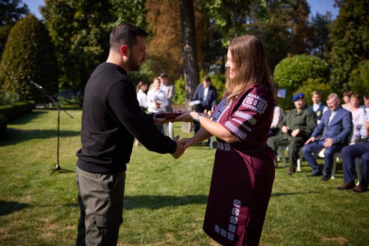 Зеленський нагородив вчителів Зеленський нагородив вчителів